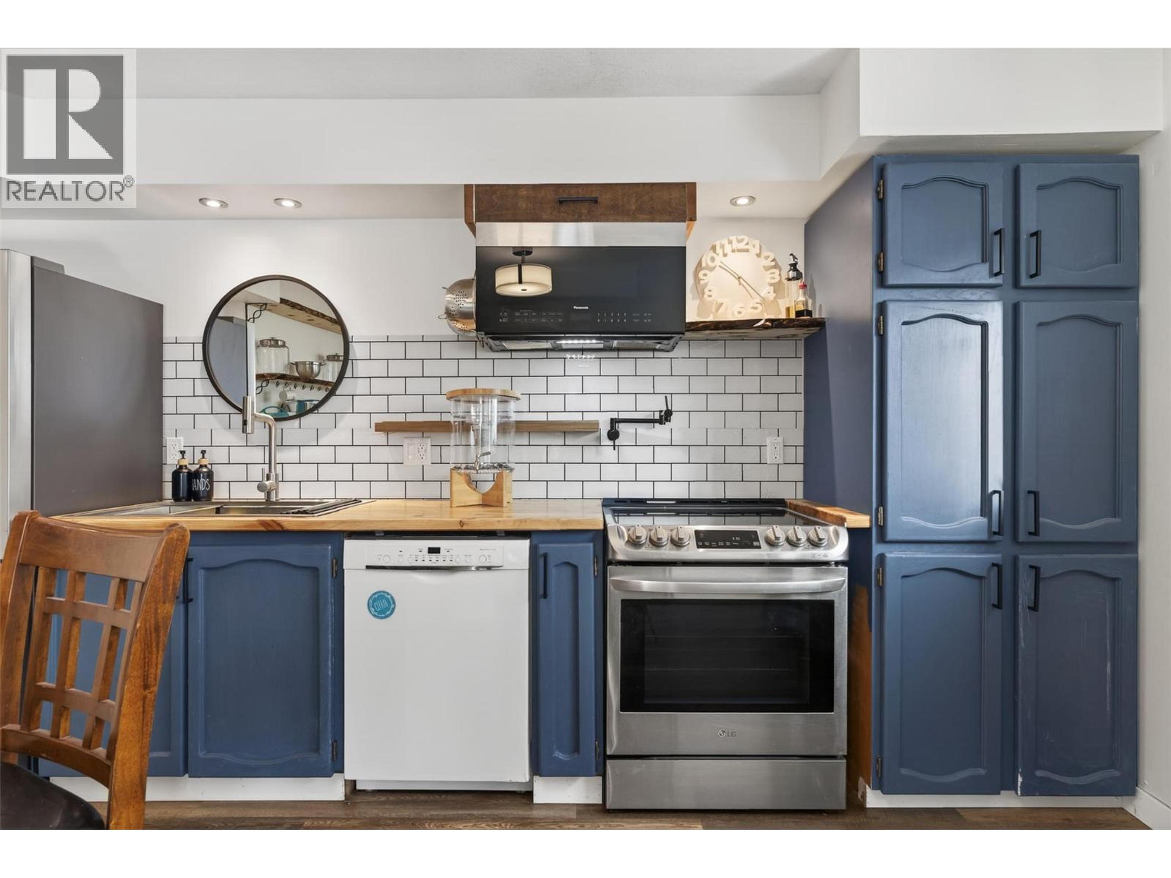 2952 CLAPPERTON AVENUE - 38