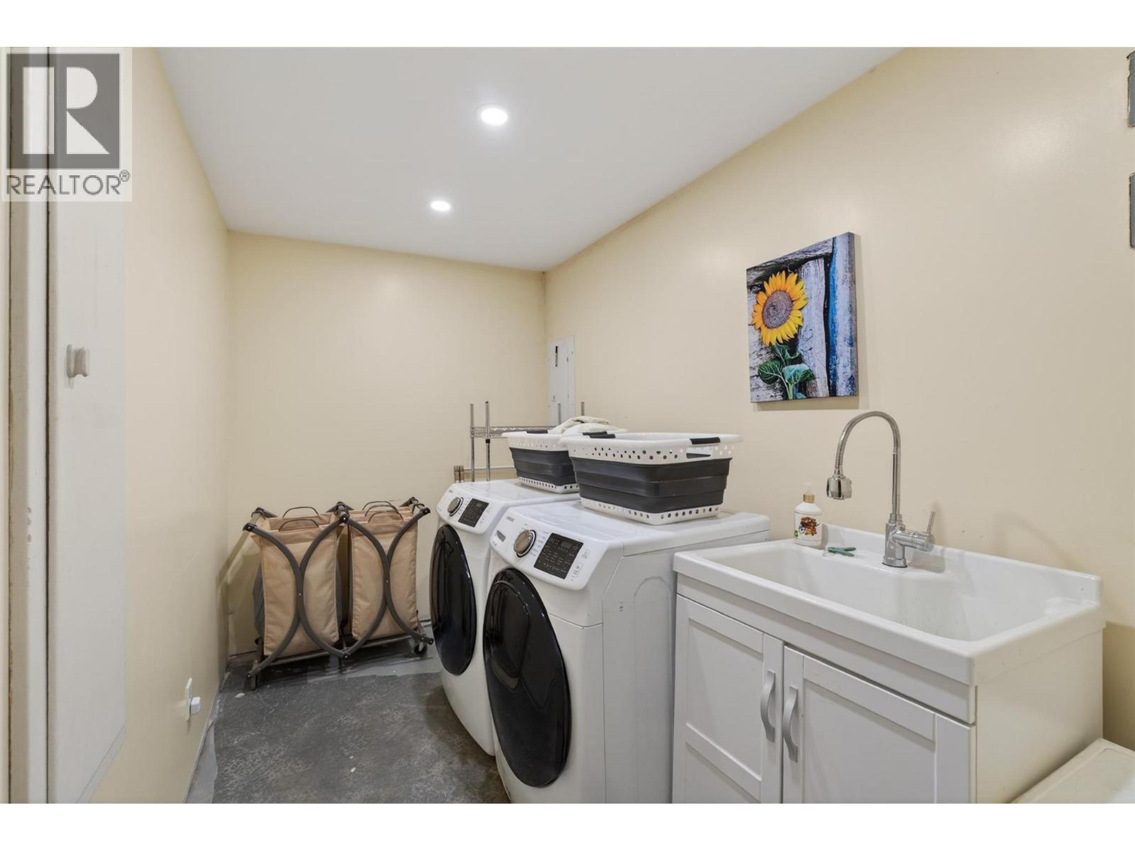 2952 CLAPPERTON AVENUE - 52