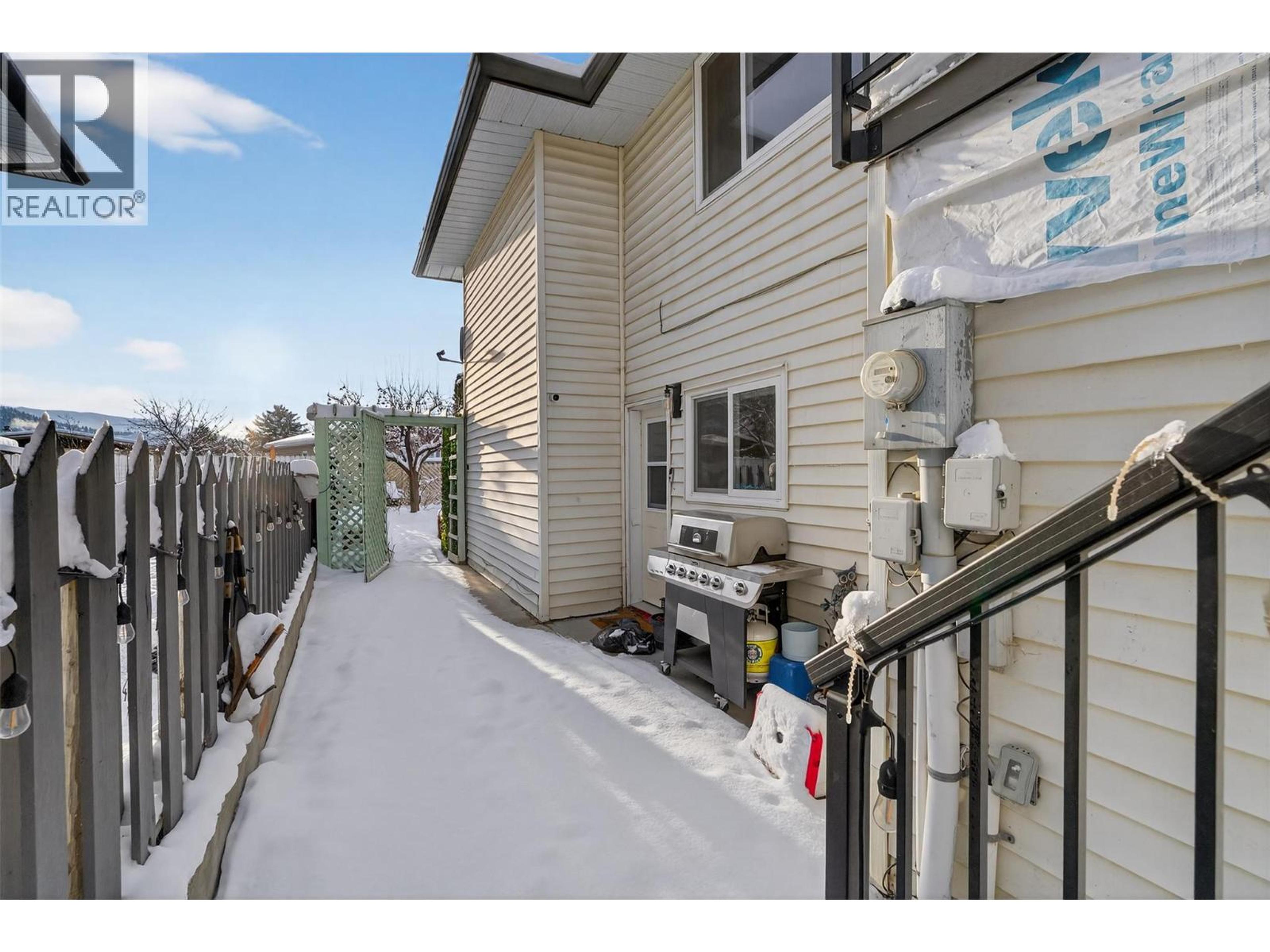 2952 CLAPPERTON AVENUE - 60