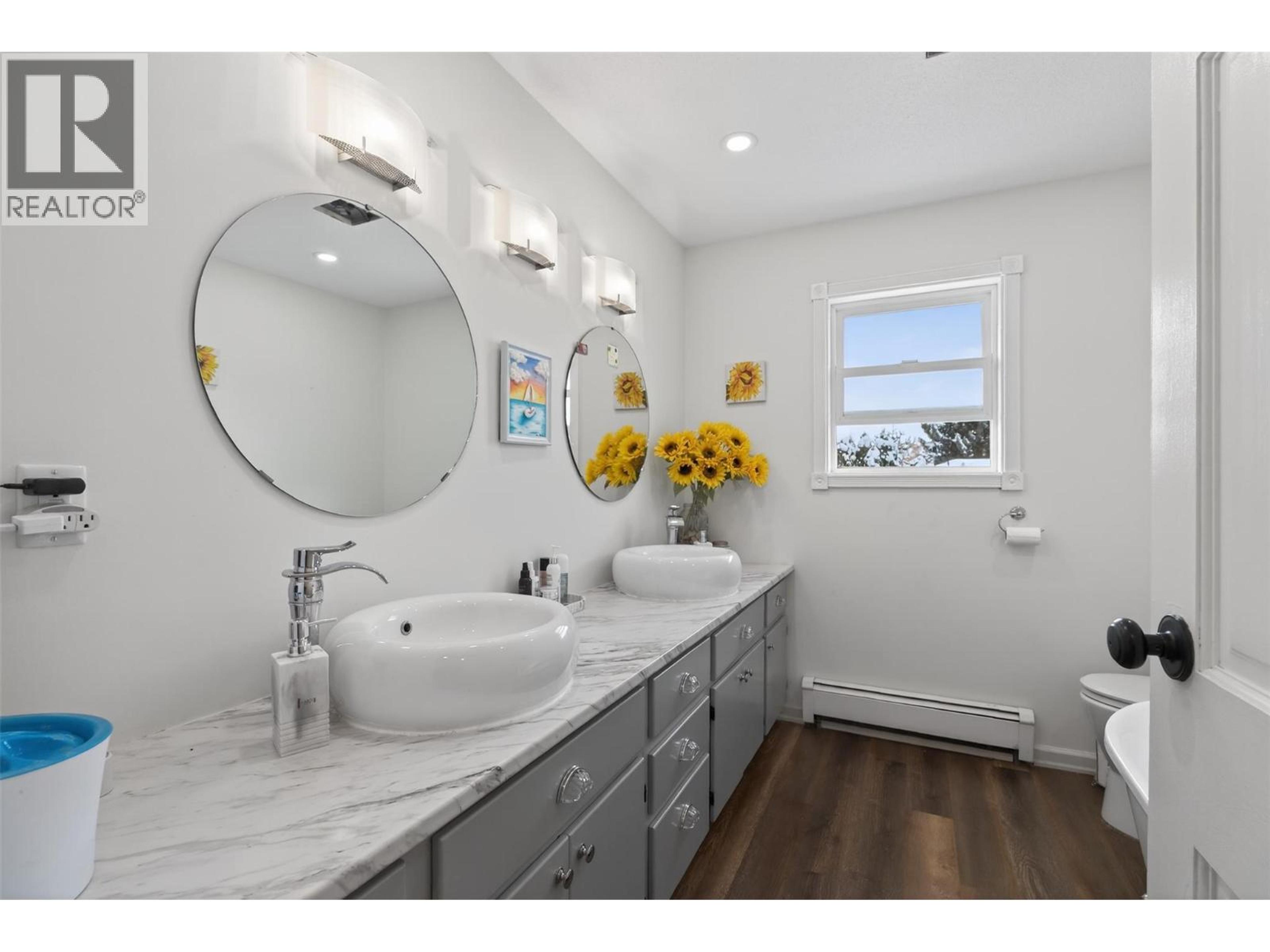 2952 CLAPPERTON AVENUE - 26