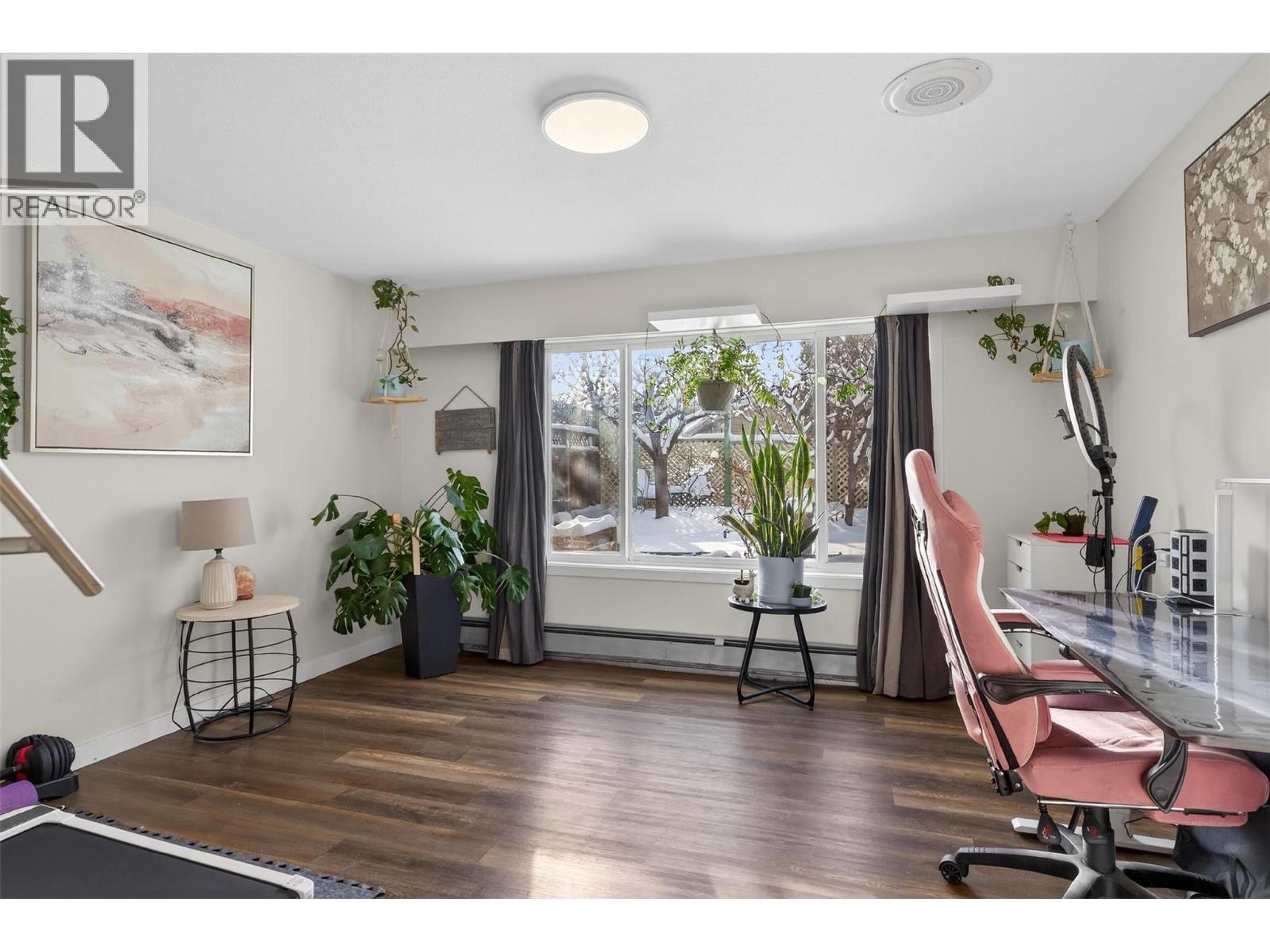 2952 CLAPPERTON AVENUE - 44