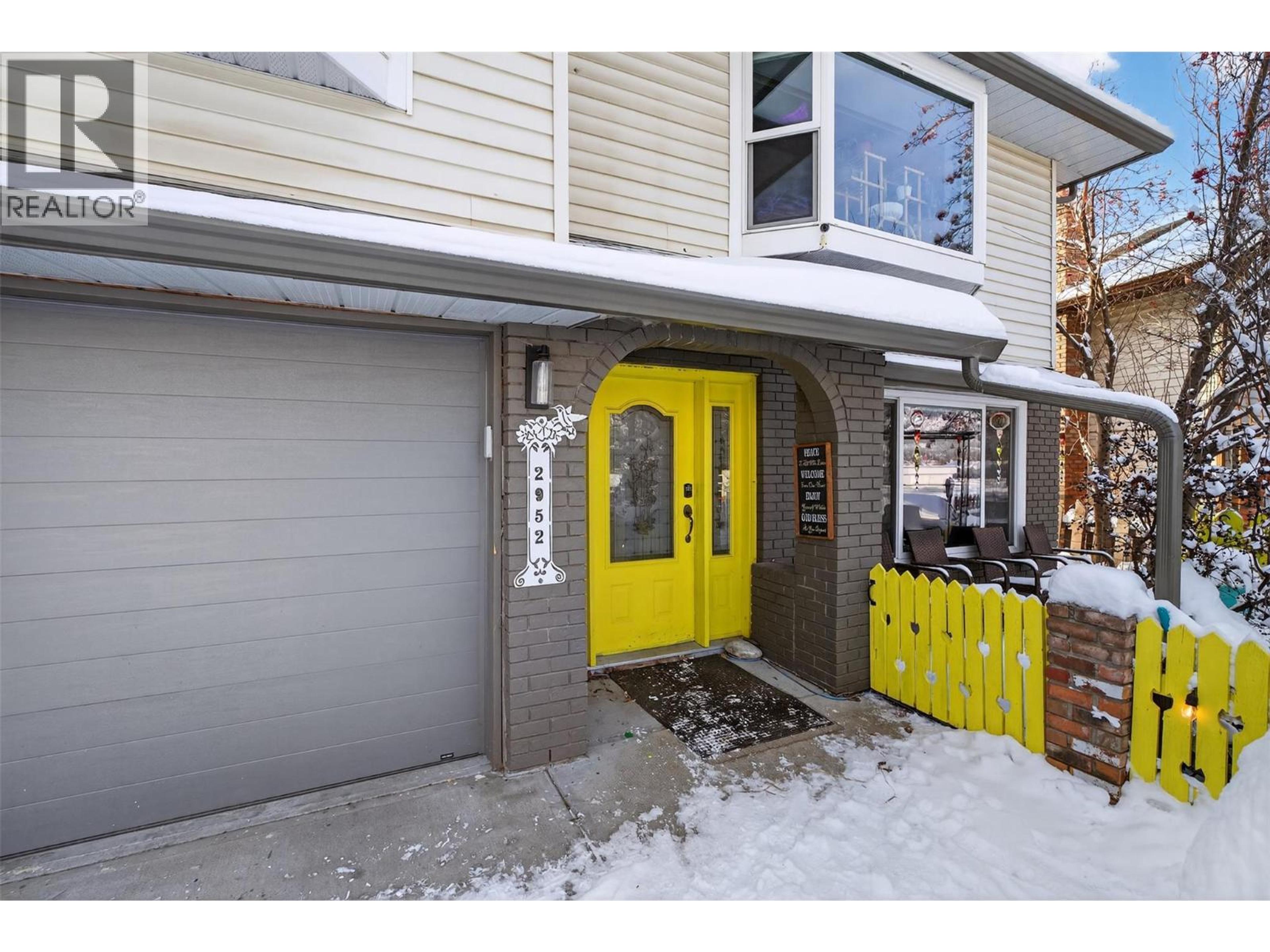 2952 CLAPPERTON AVENUE - 53