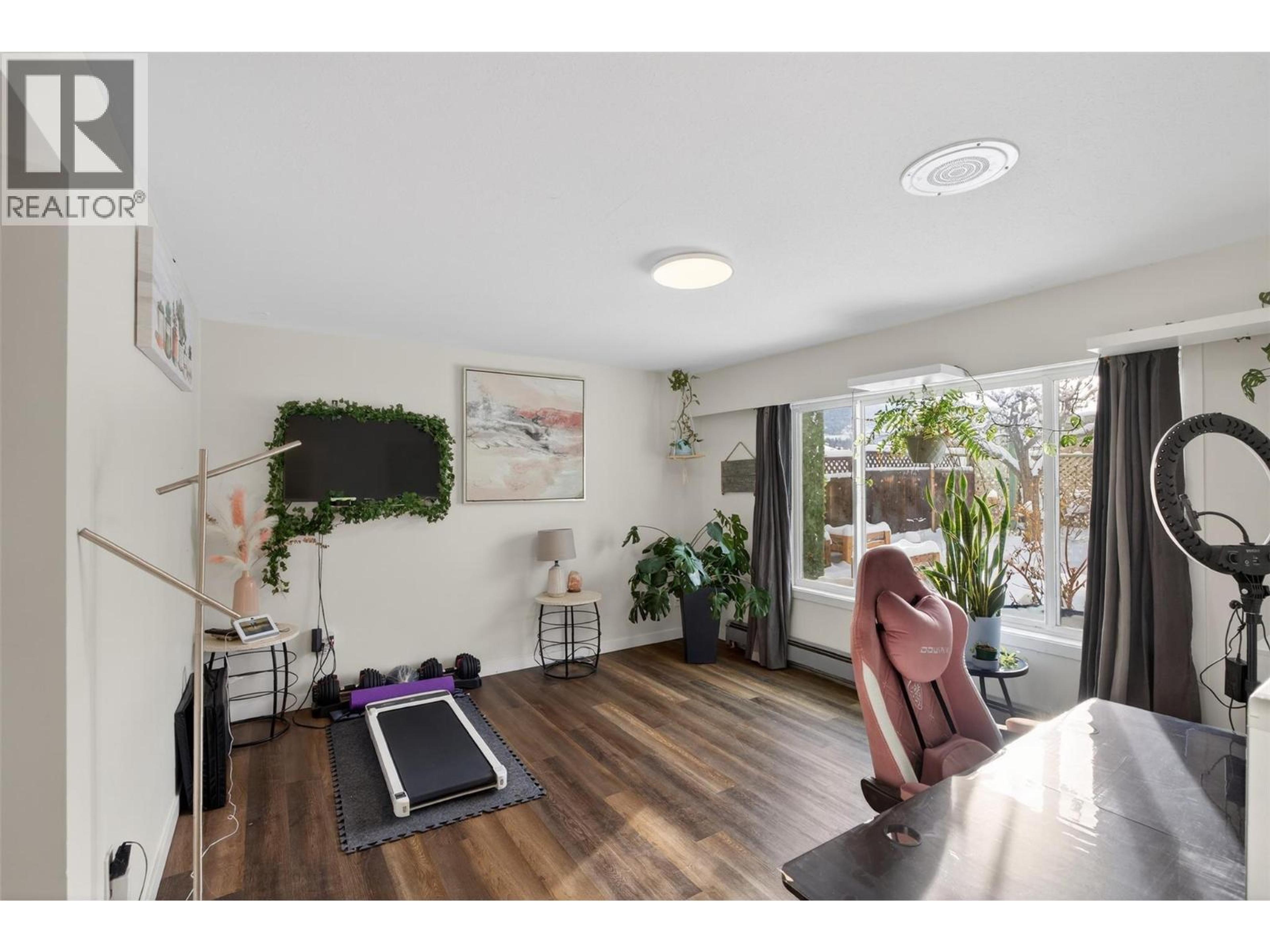 2952 CLAPPERTON AVENUE - 46