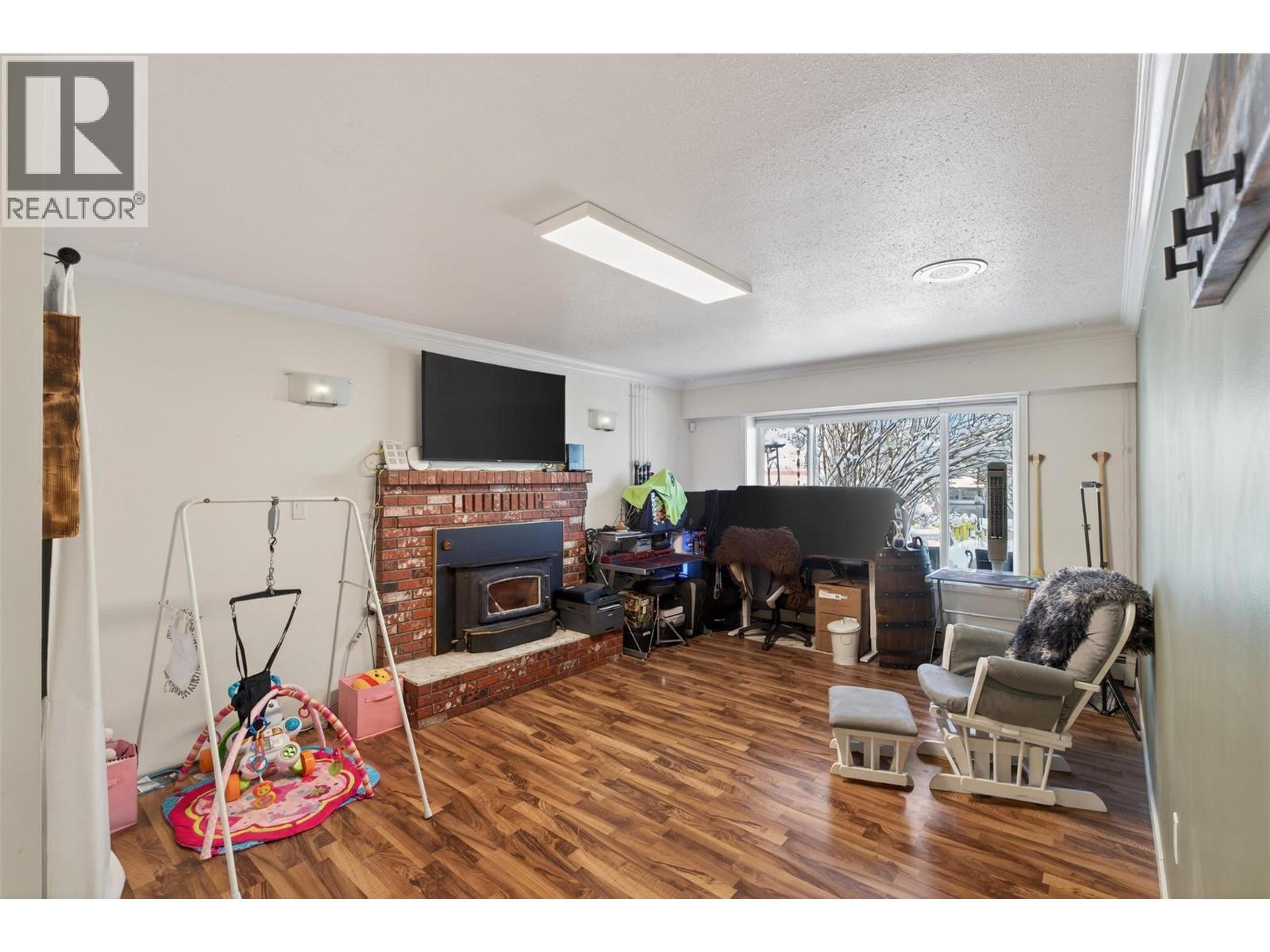 2952 CLAPPERTON AVENUE - 35