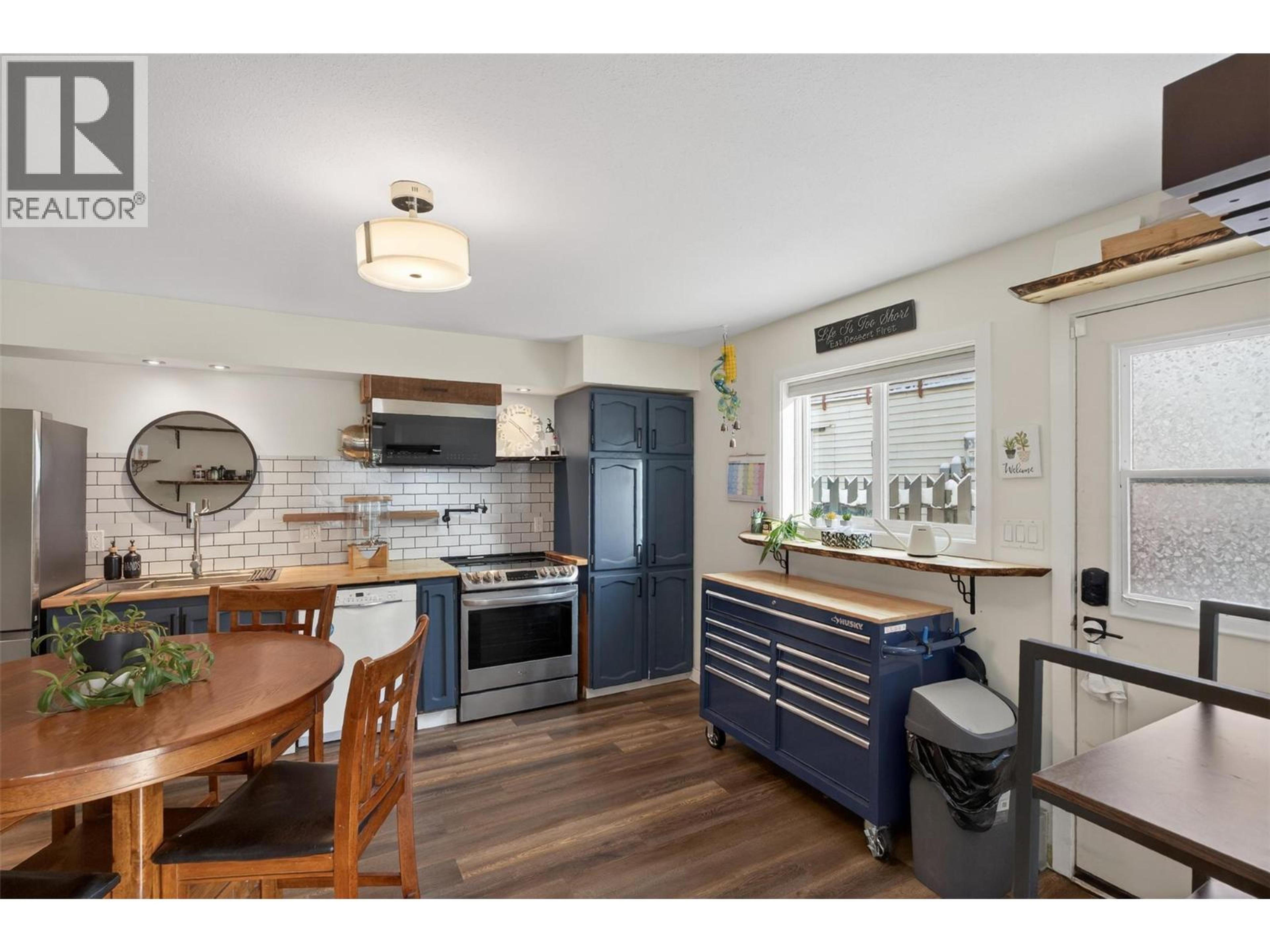 2952 CLAPPERTON AVENUE - 40