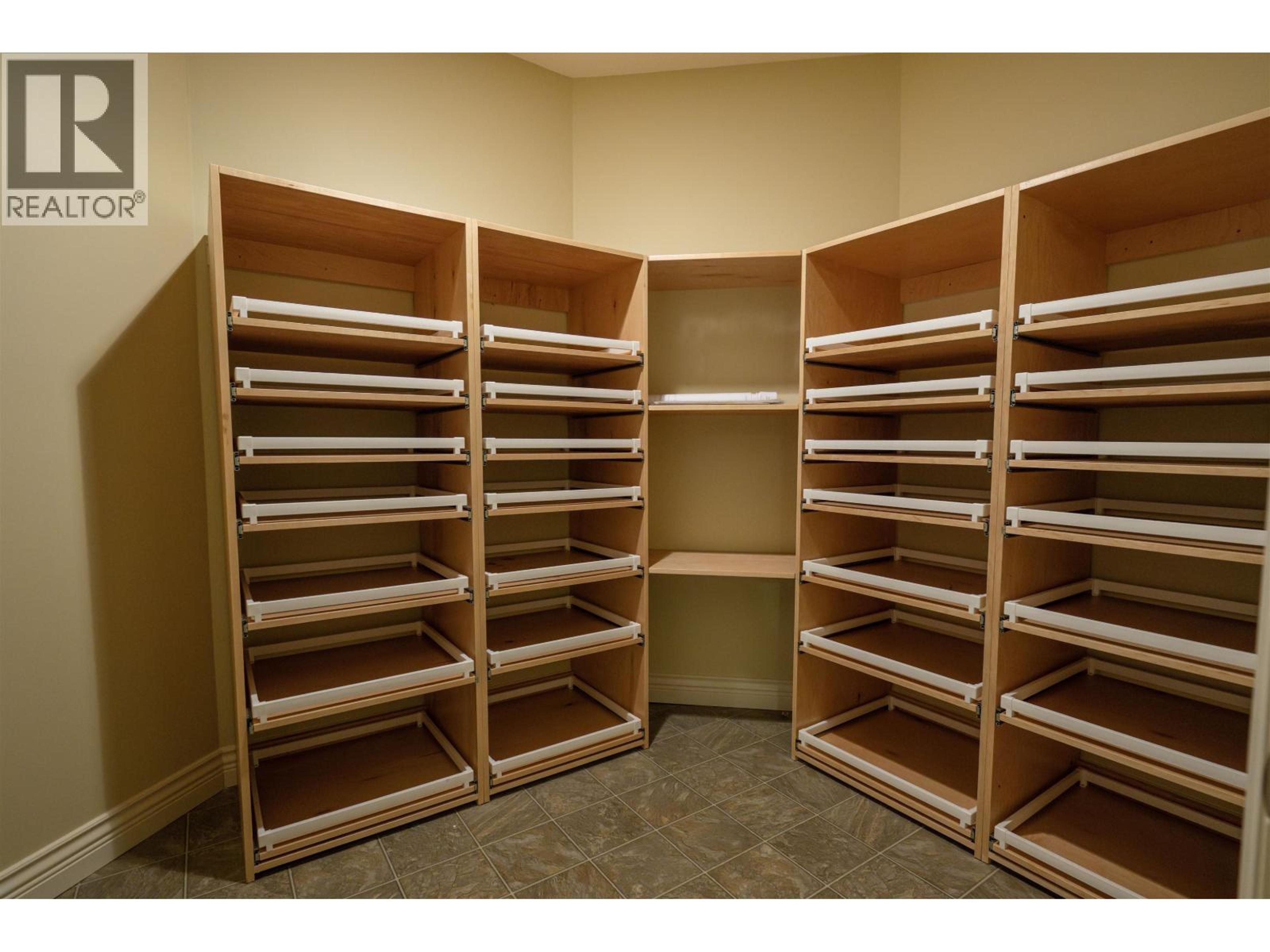 7003 VALLEYVIEW DRIVE - 33