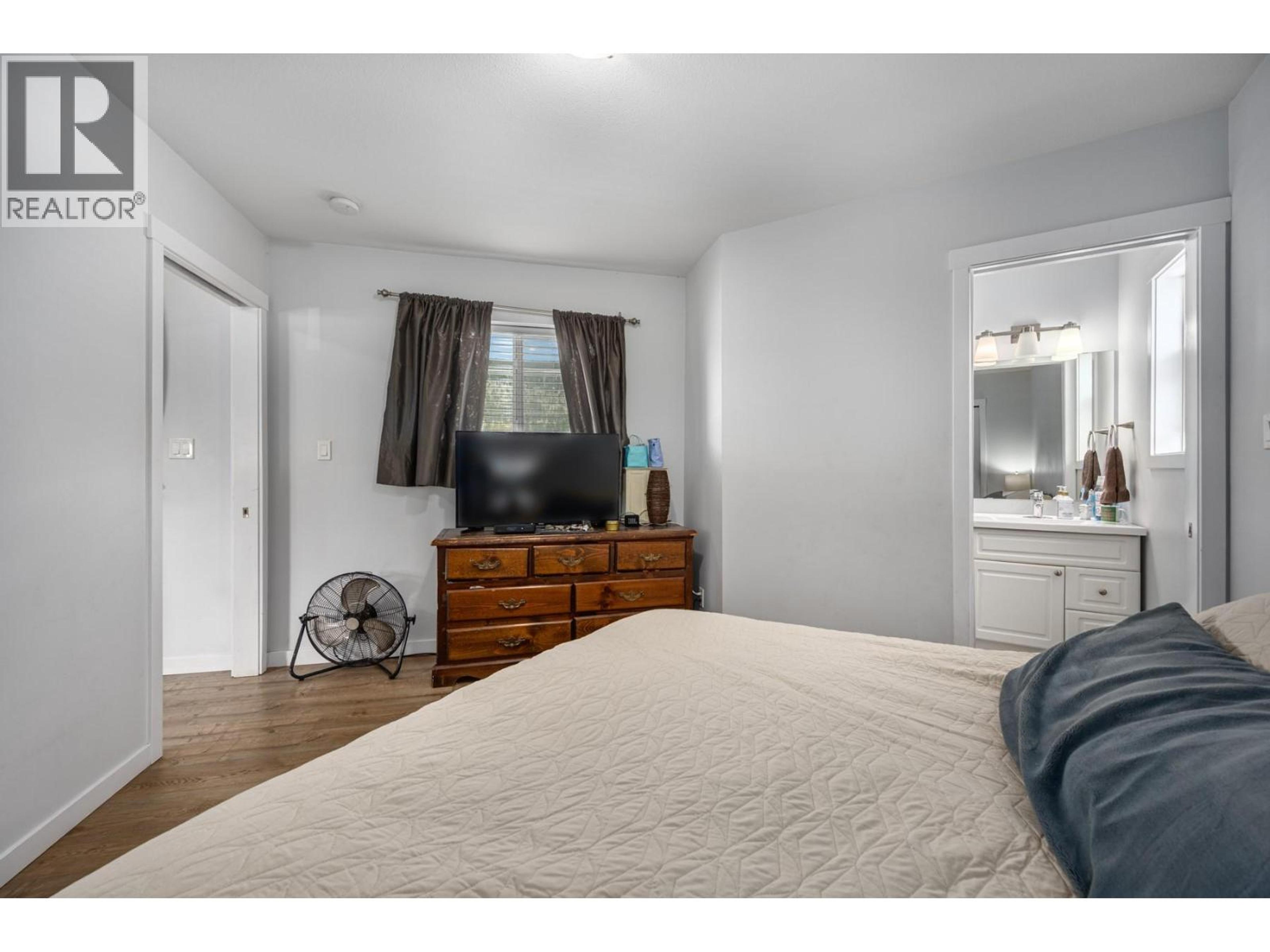 2101 BLACKWELL AVENUE - 17