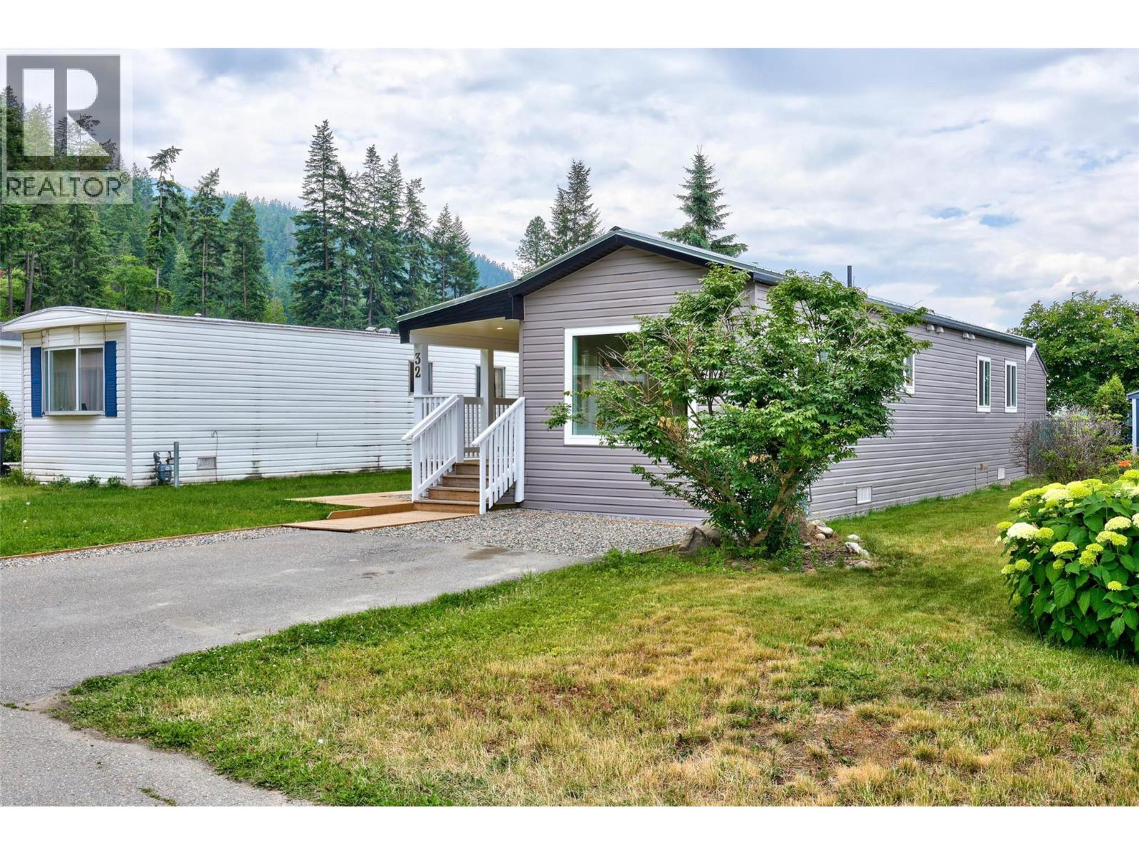 #32 1214 OKANAGAN AVENUE - 23