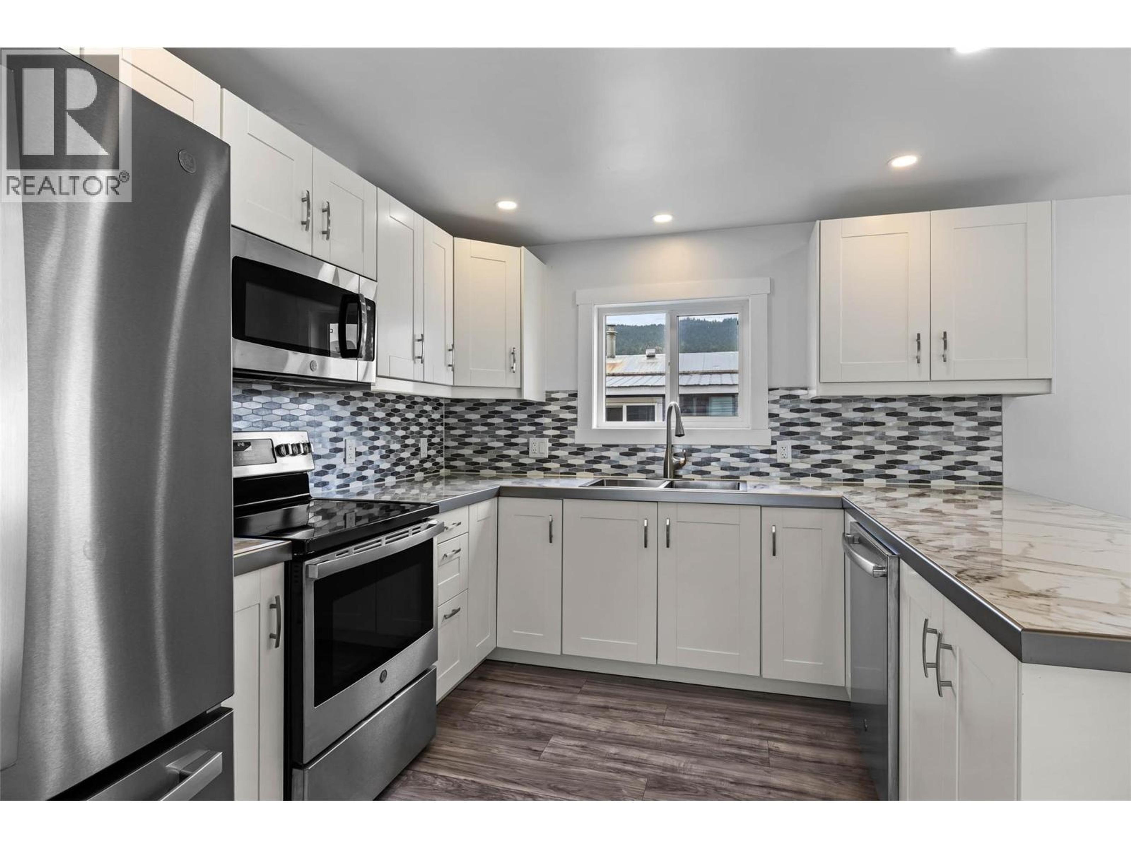 #32 1214 OKANAGAN AVENUE - Image 3