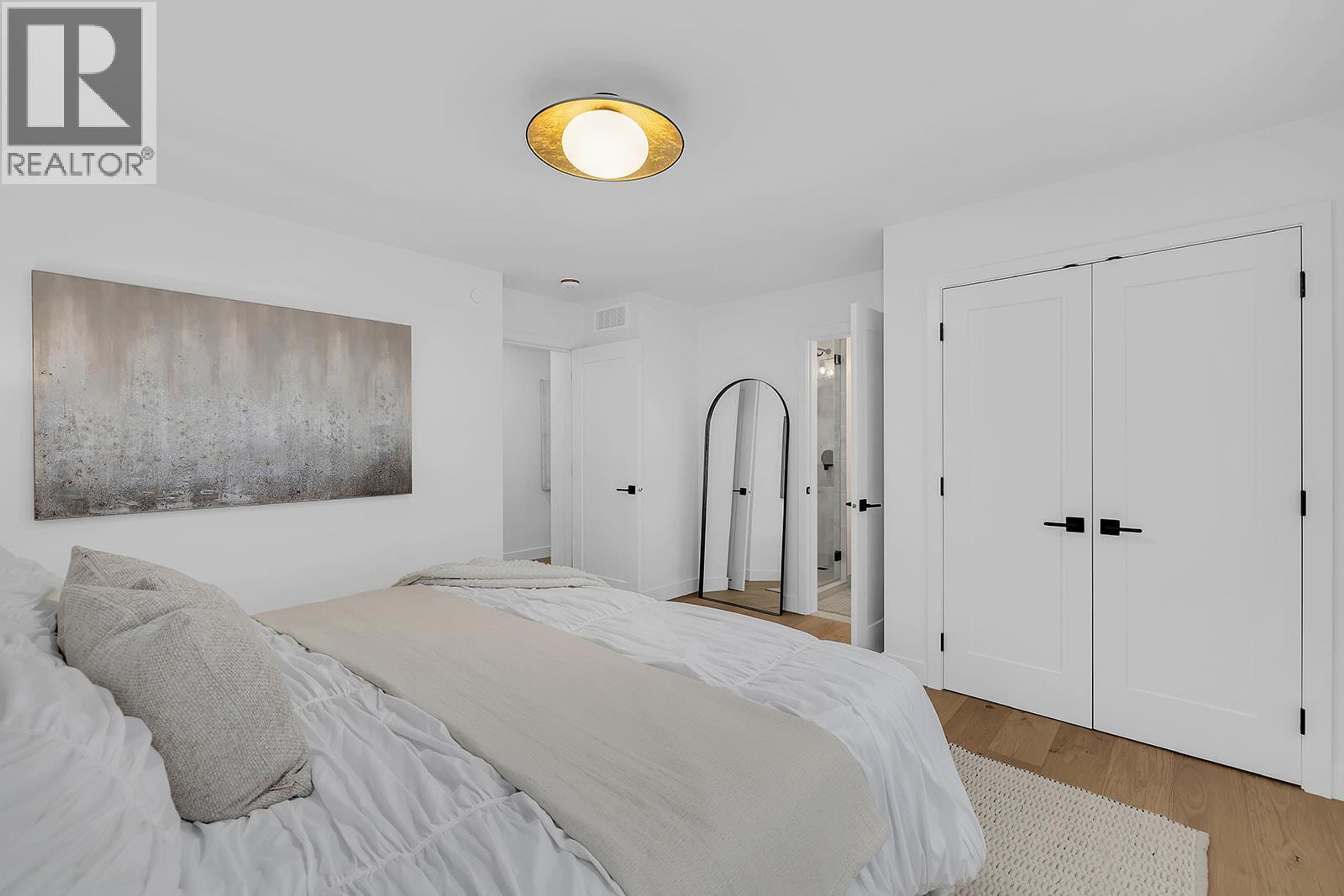 #82 255 FEATHERTOP WAY - 18