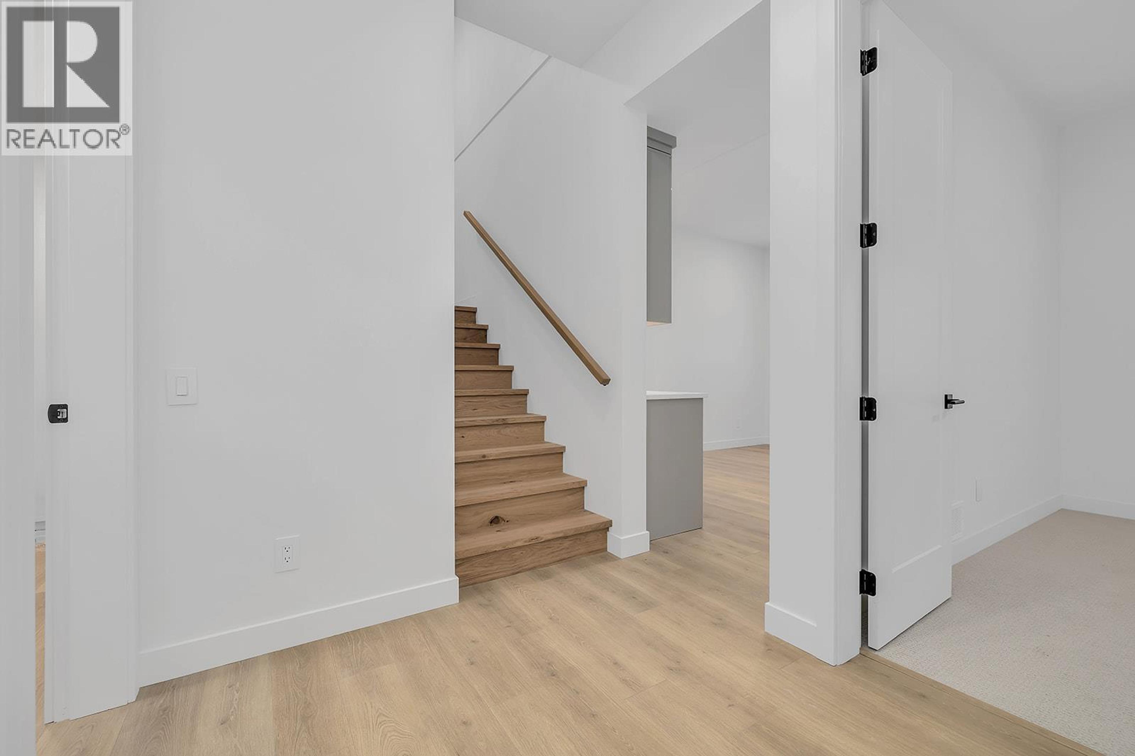 #82 255 FEATHERTOP WAY - 24