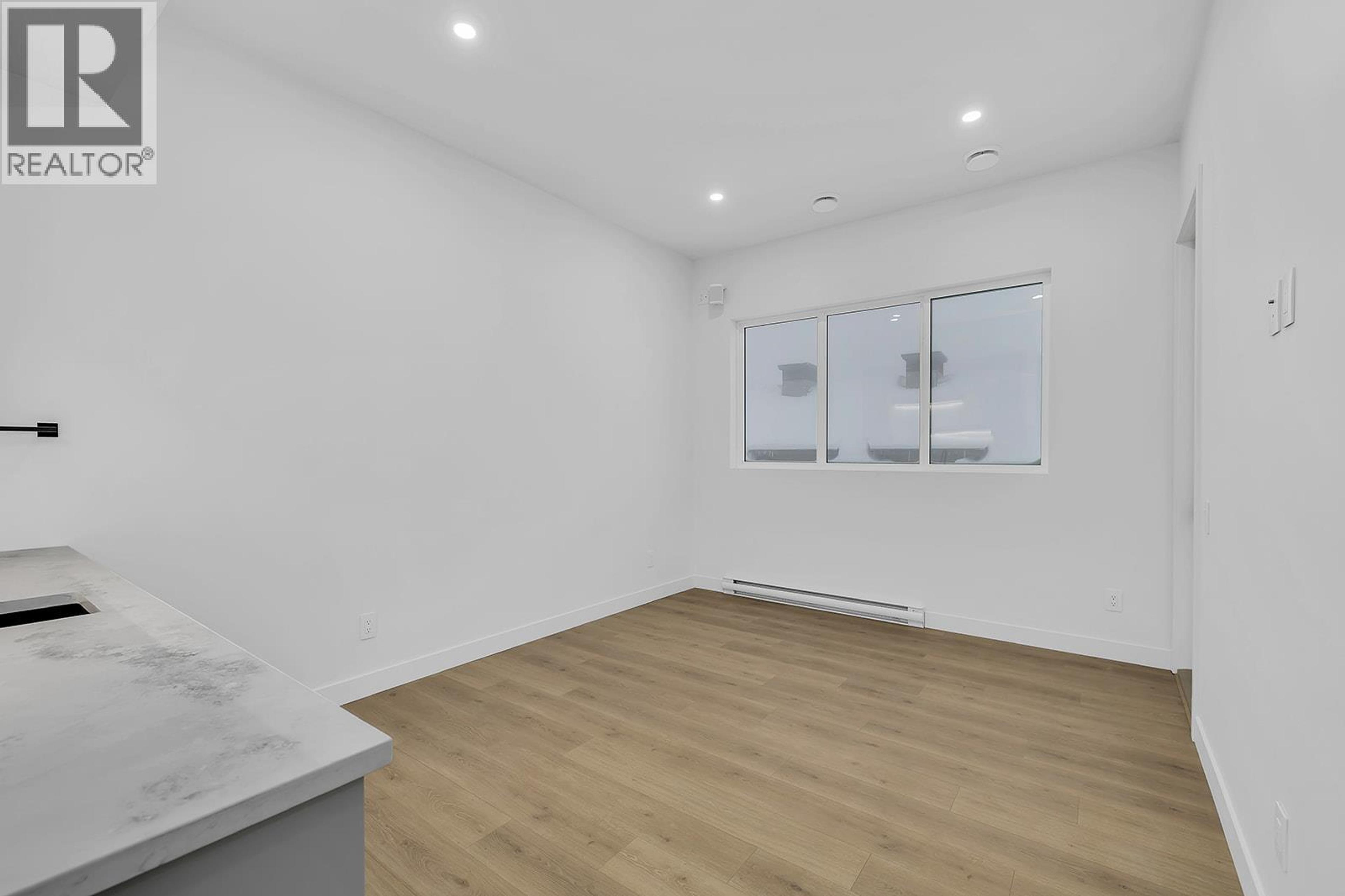 #82 255 FEATHERTOP WAY - 32