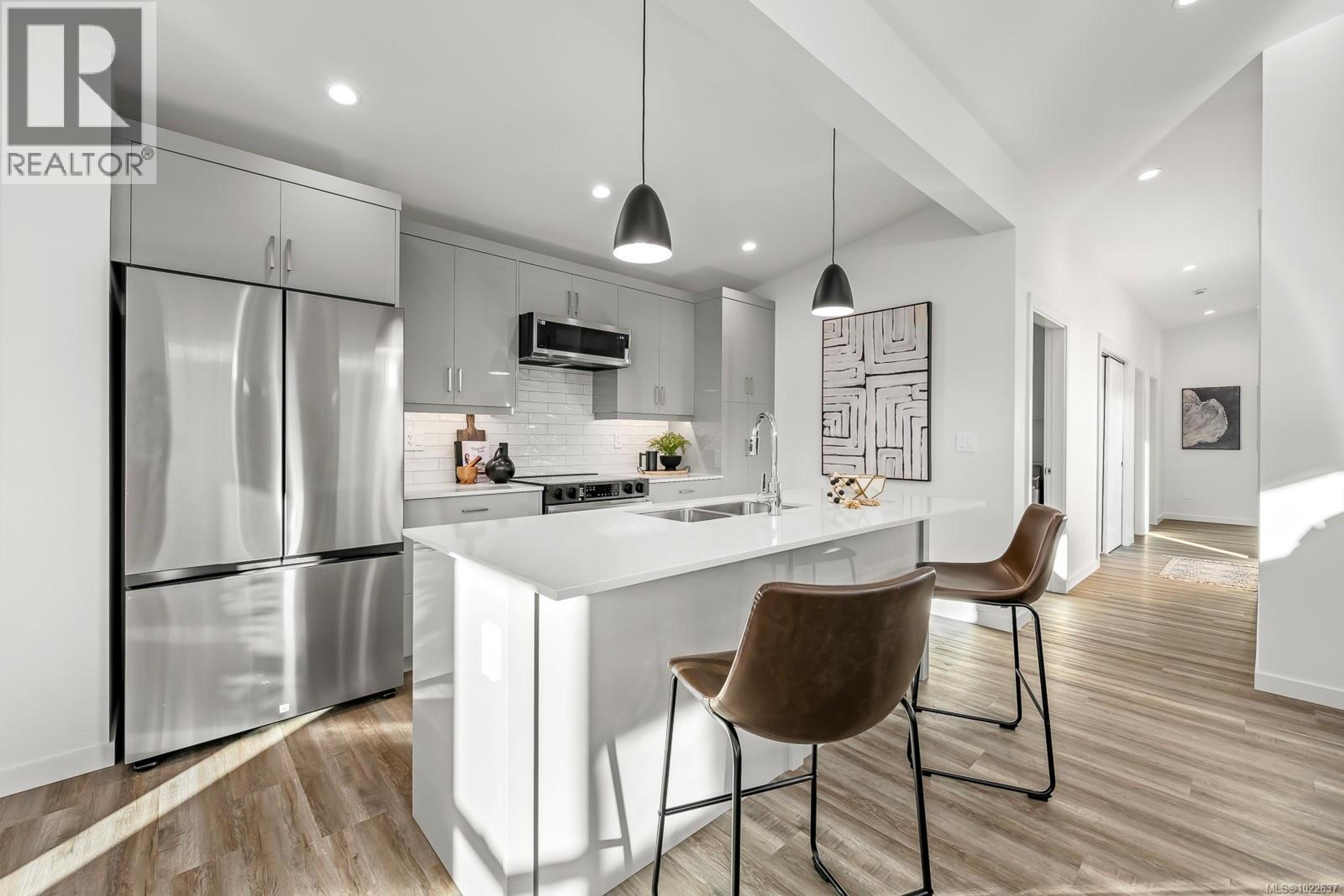 #20 3025 ROYSTON RD - 13