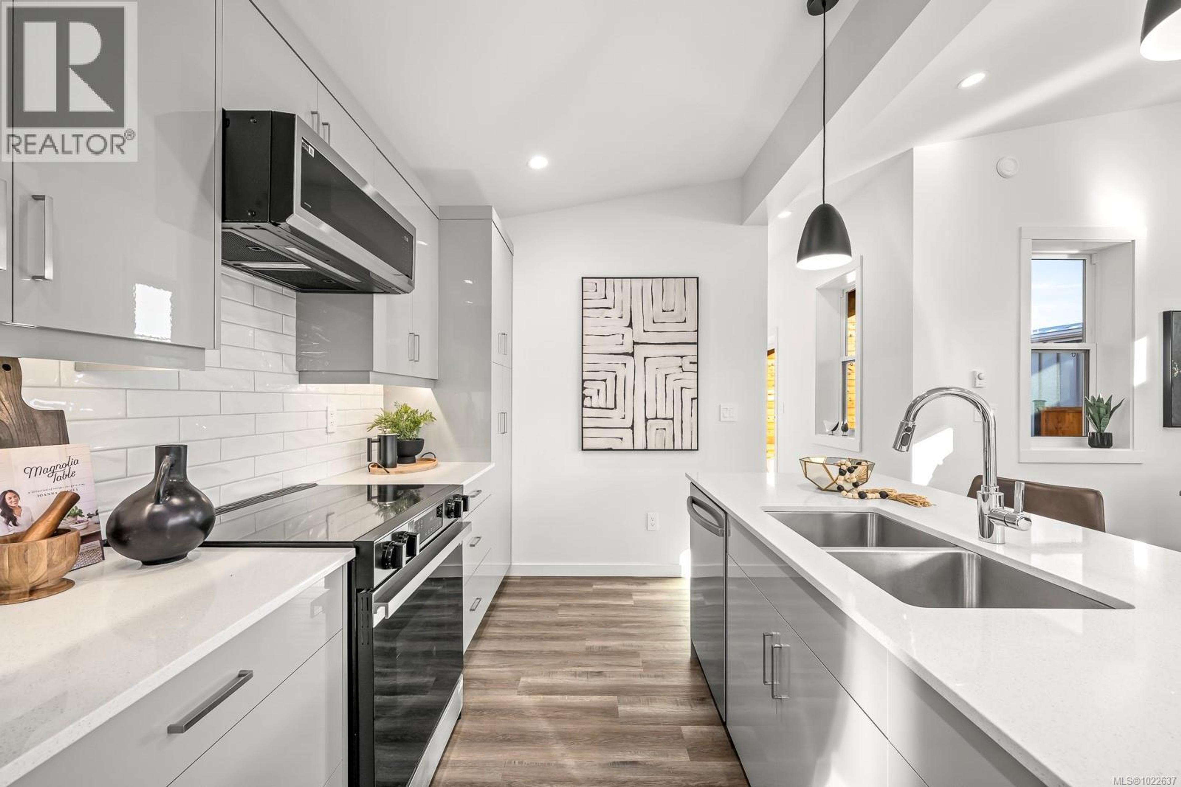 #20 3025 ROYSTON RD - 15