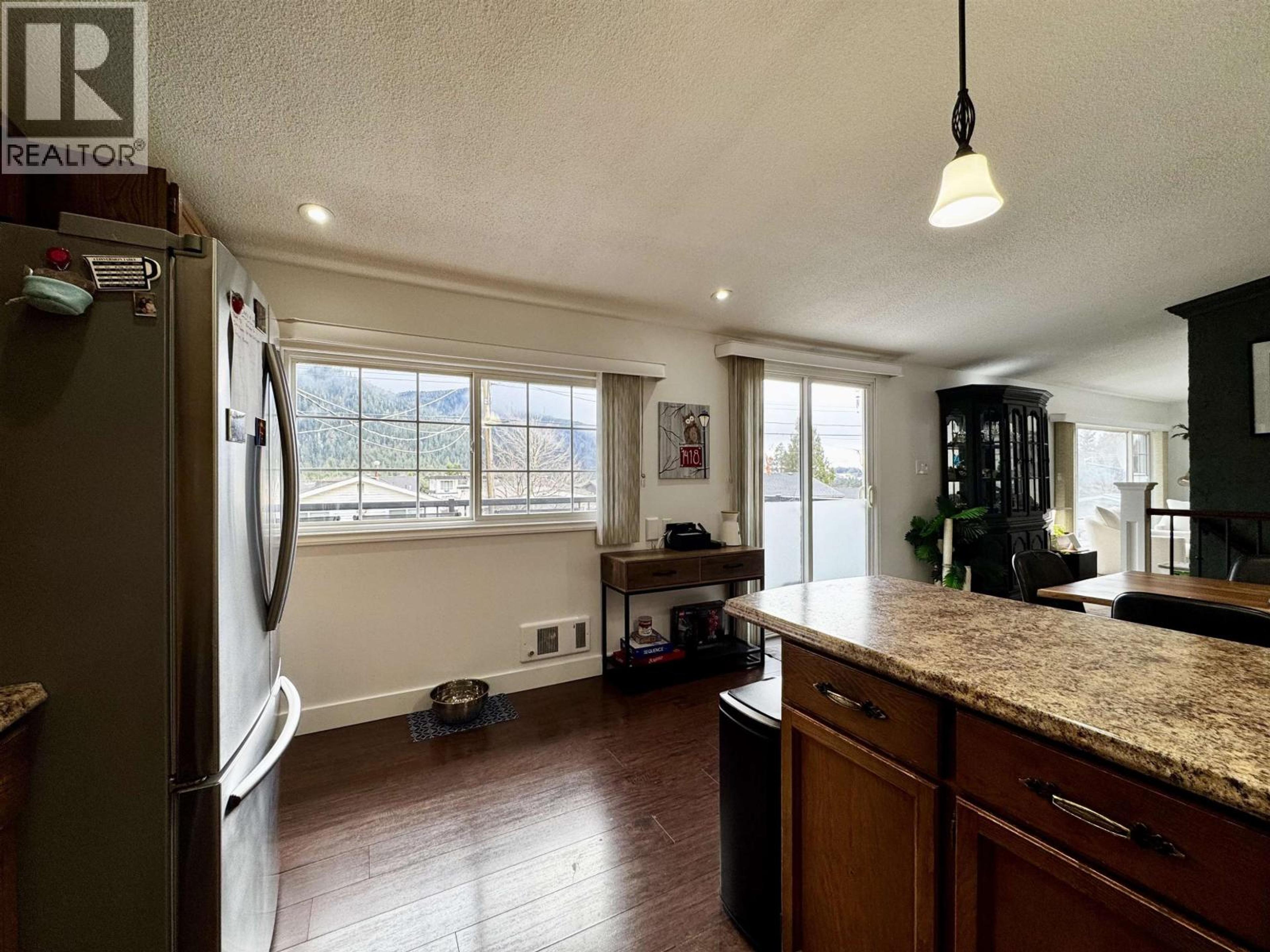 284 CRESTVIEW DRIVE - 16