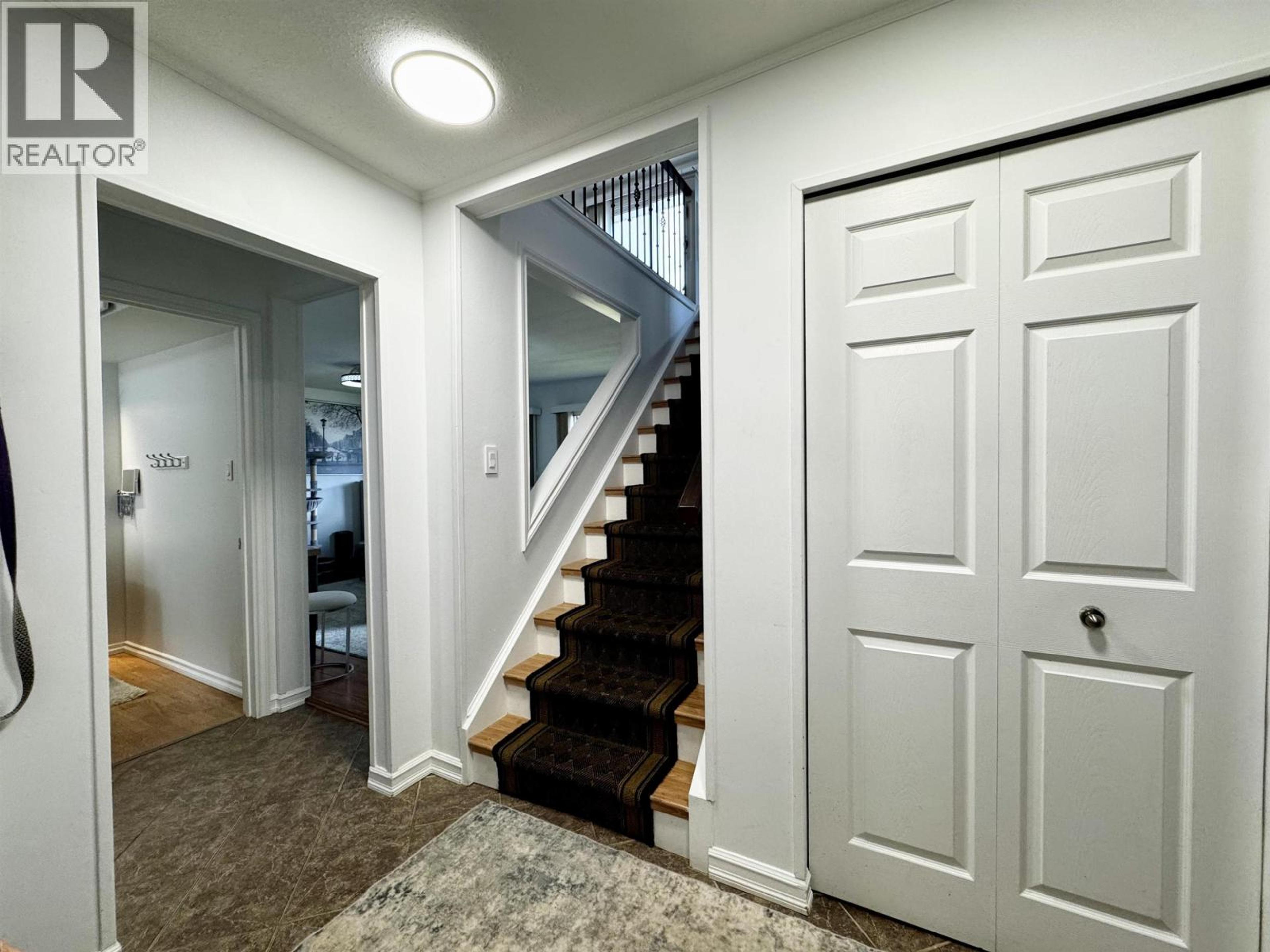 284 CRESTVIEW DRIVE - 33