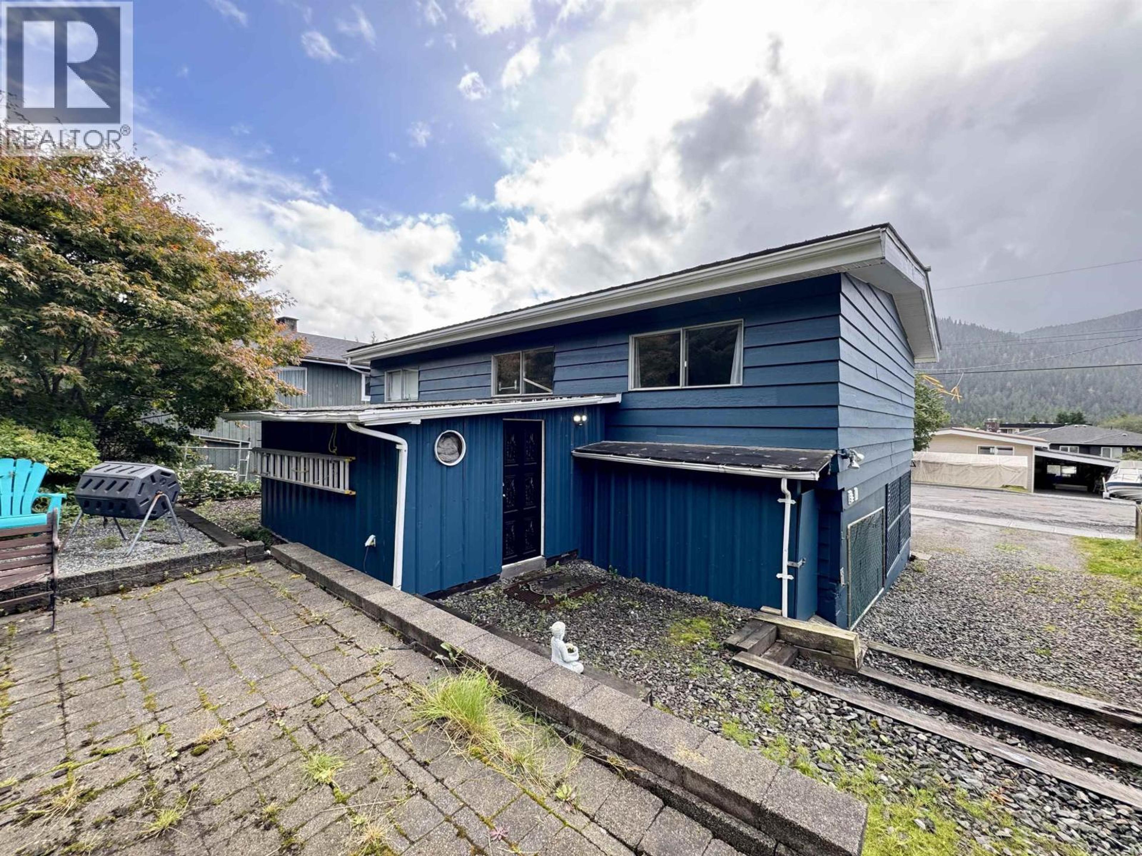 284 CRESTVIEW DRIVE - 34