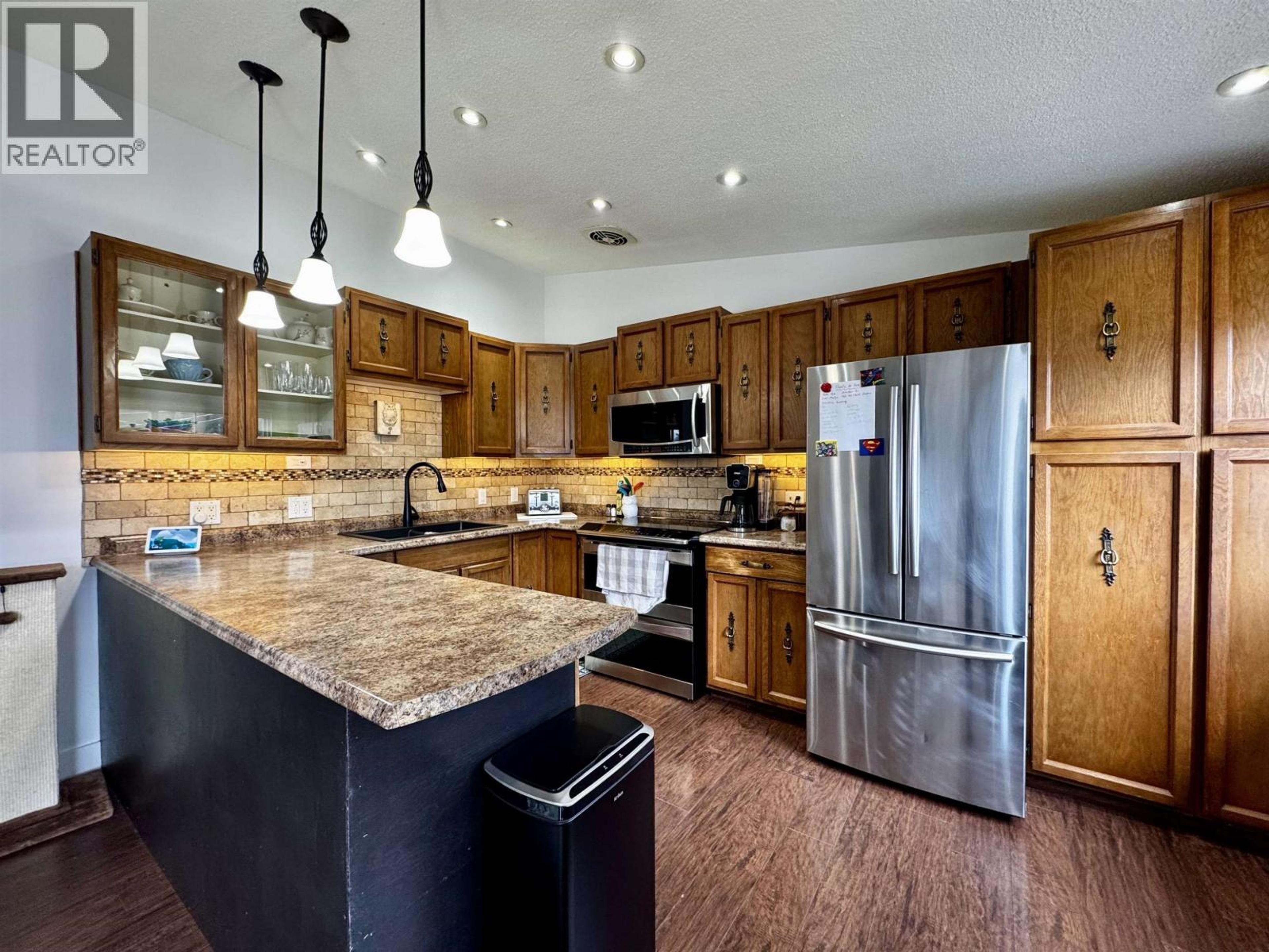 284 CRESTVIEW DRIVE - 11