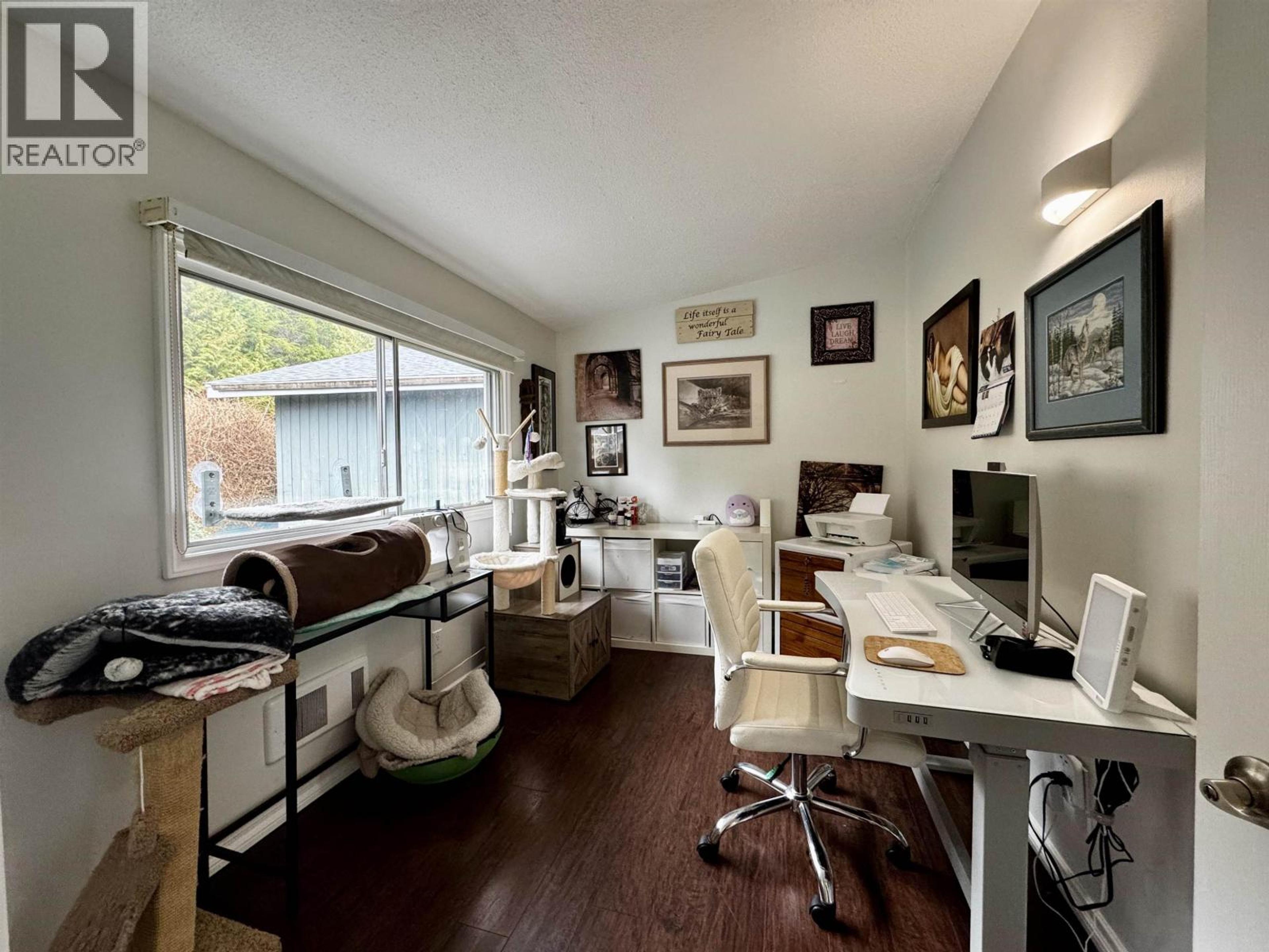 284 CRESTVIEW DRIVE - 23