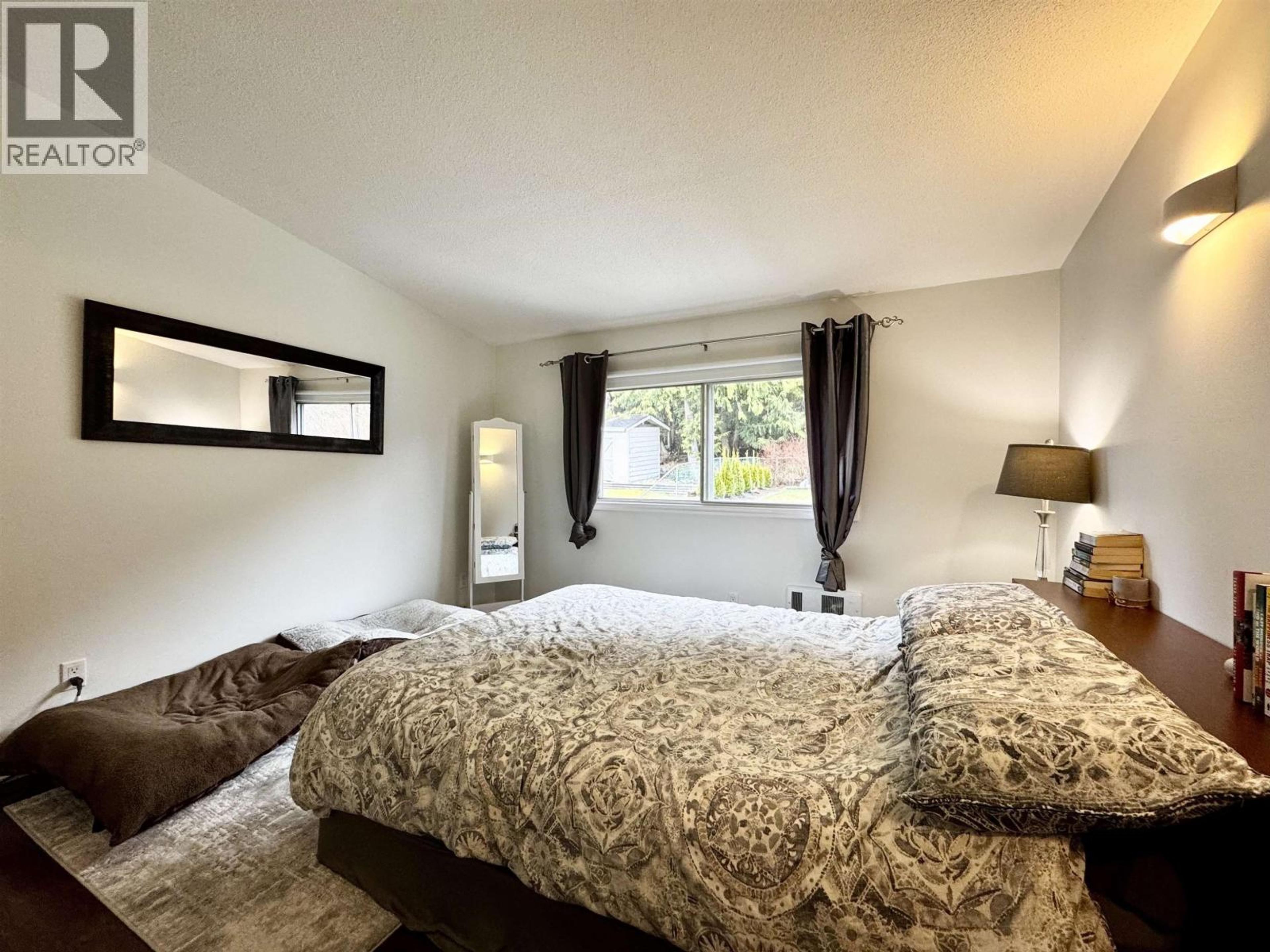 284 CRESTVIEW DRIVE - 21