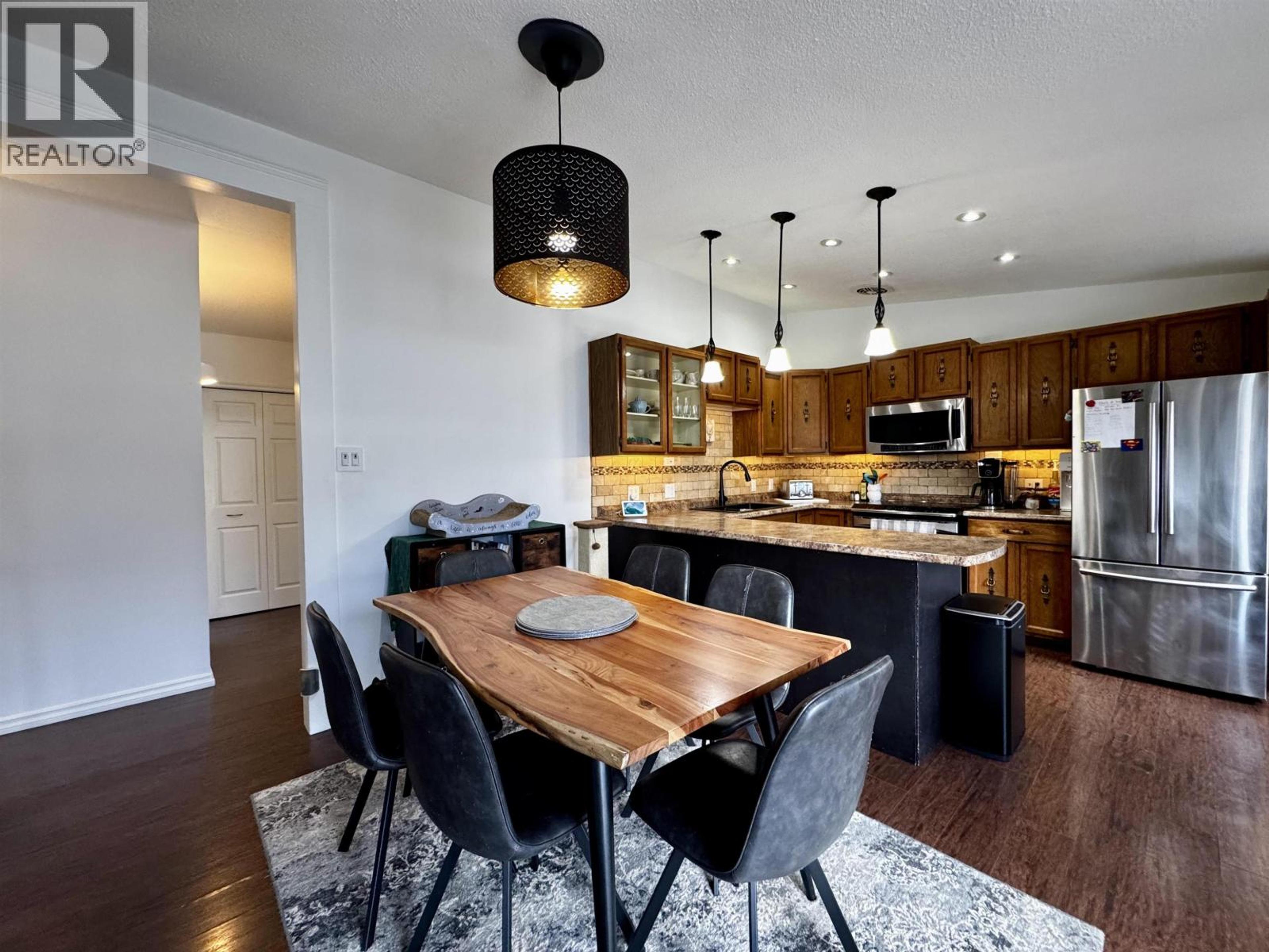 284 CRESTVIEW DRIVE - 10