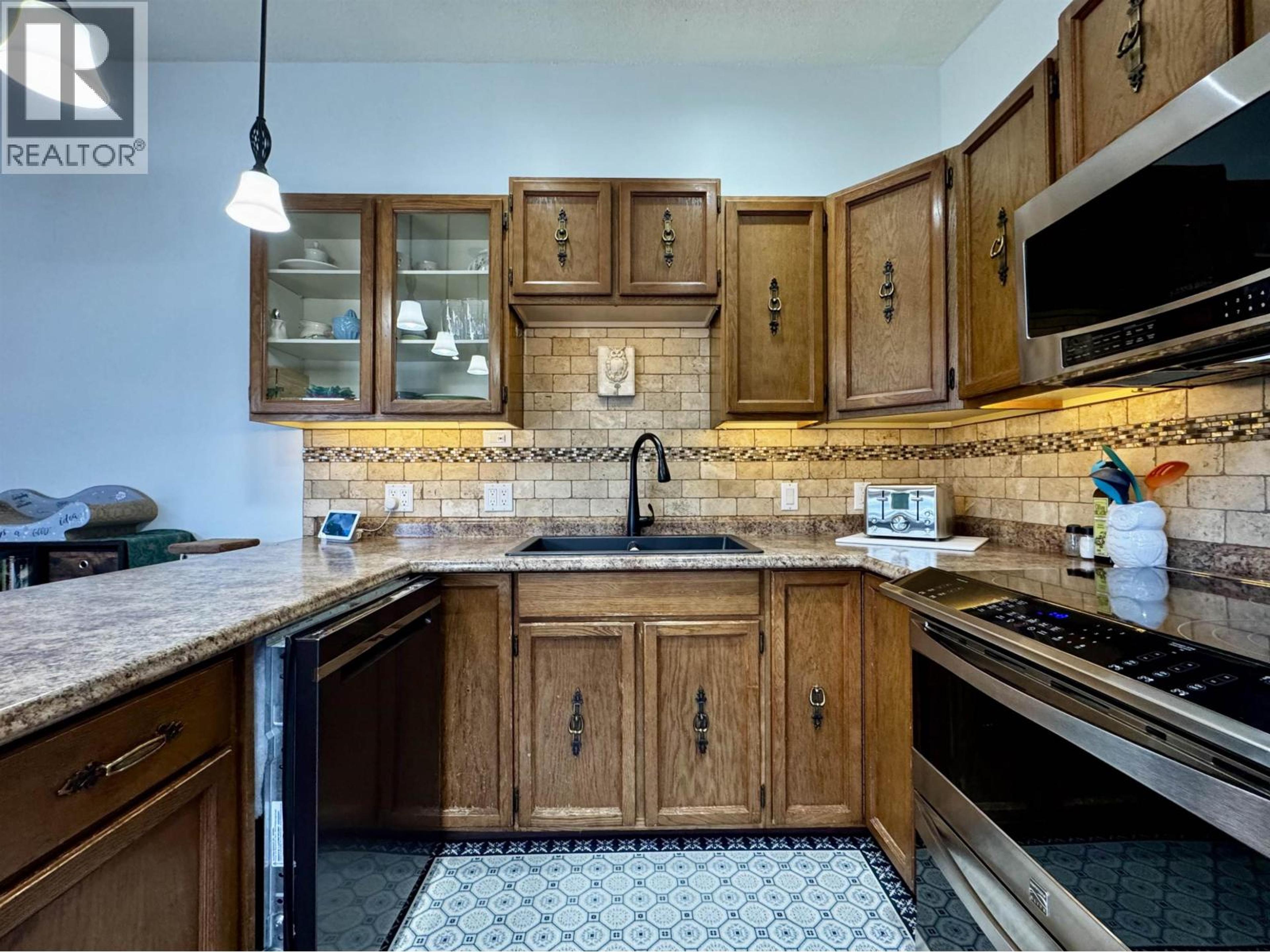 284 CRESTVIEW DRIVE - 13