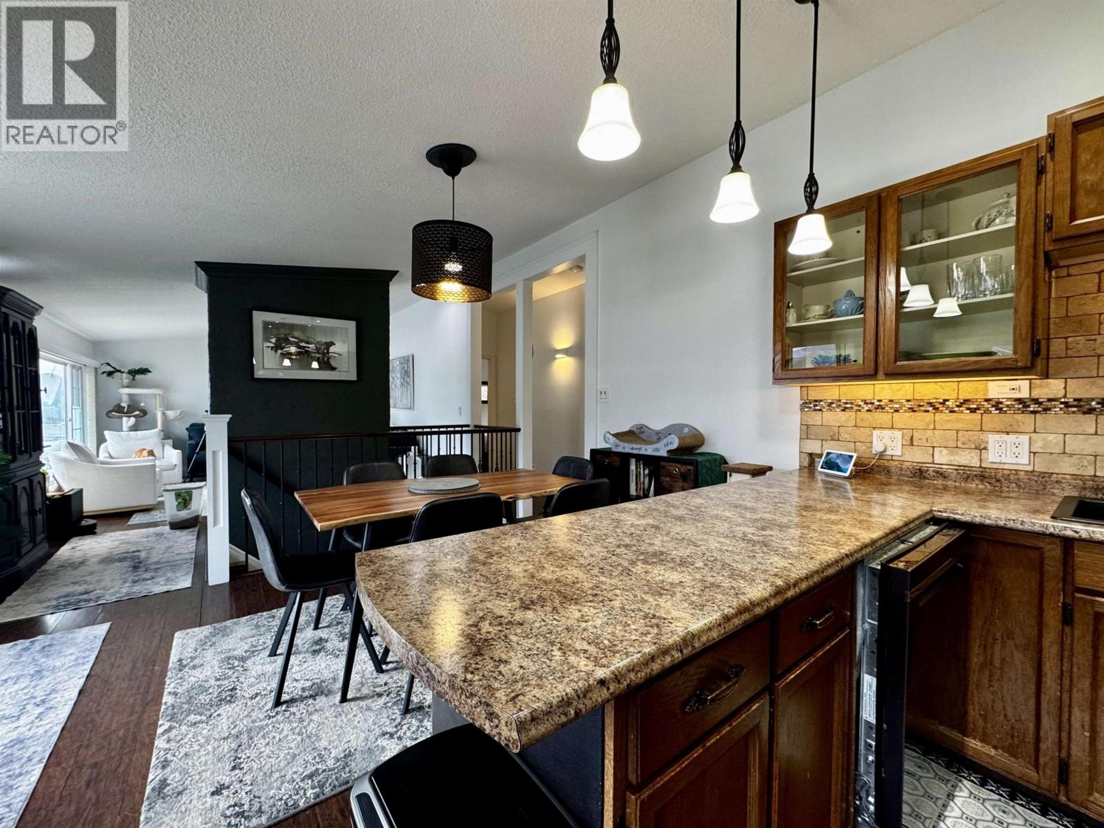 284 CRESTVIEW DRIVE - 14