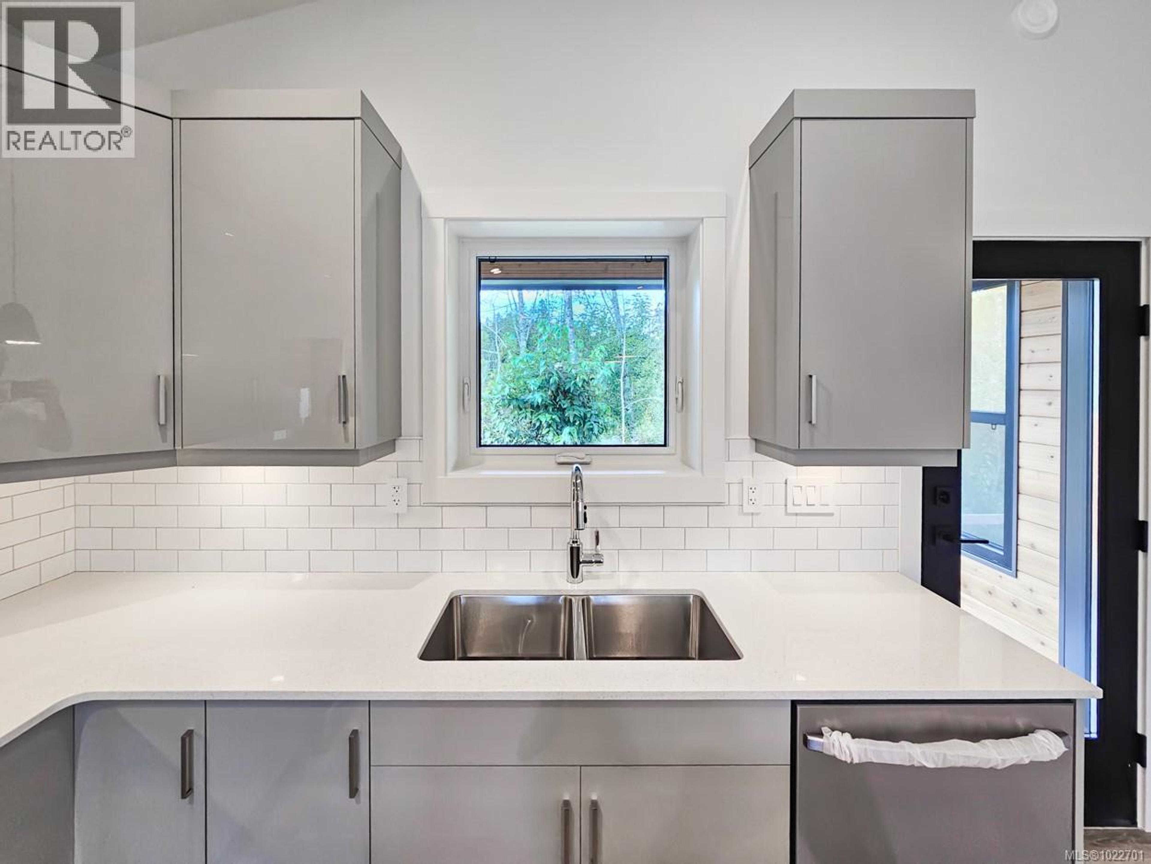 #46 3025 ROYSTON RD - 10