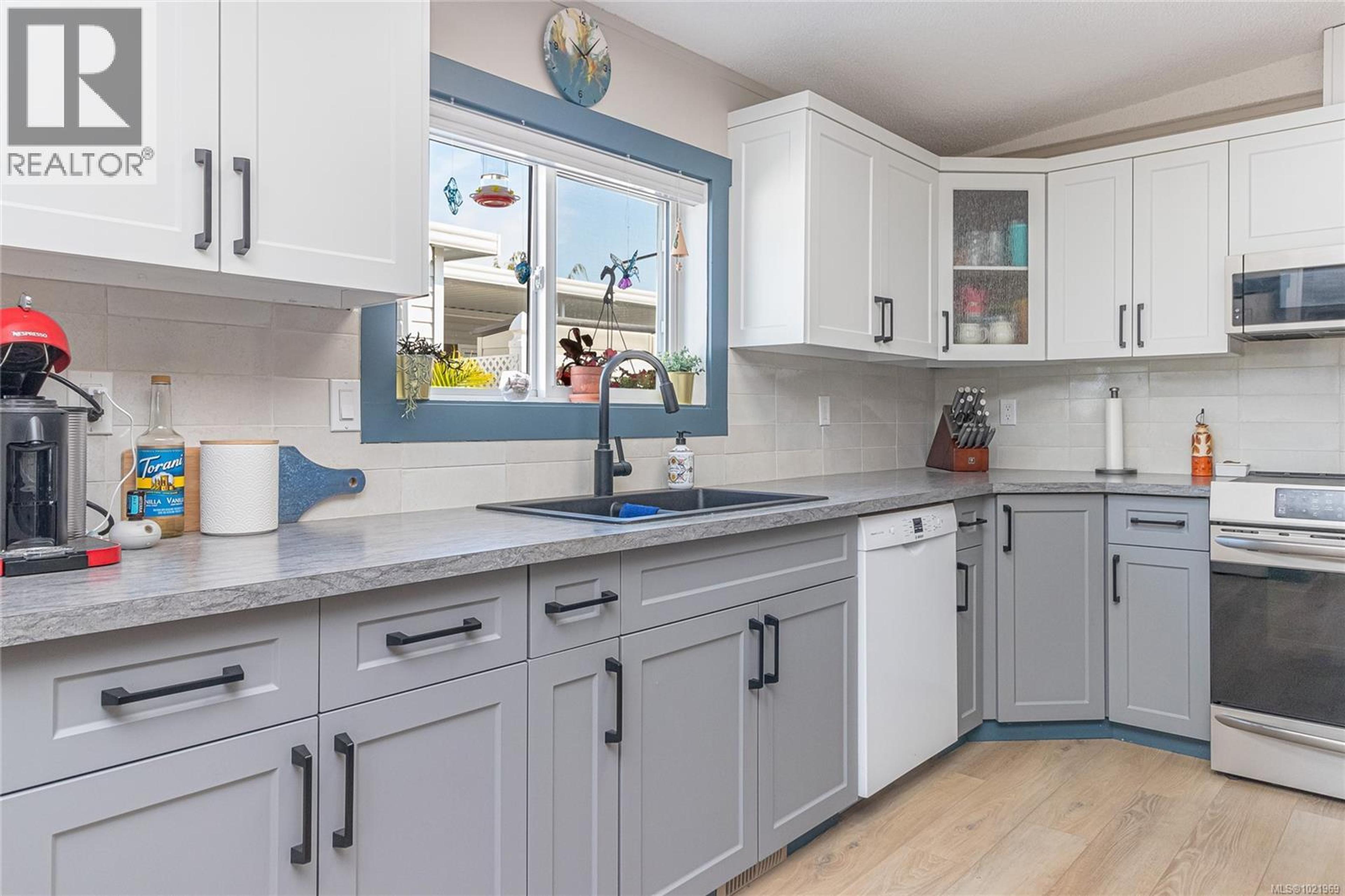 #42 450 STANFORD AVE E - 18