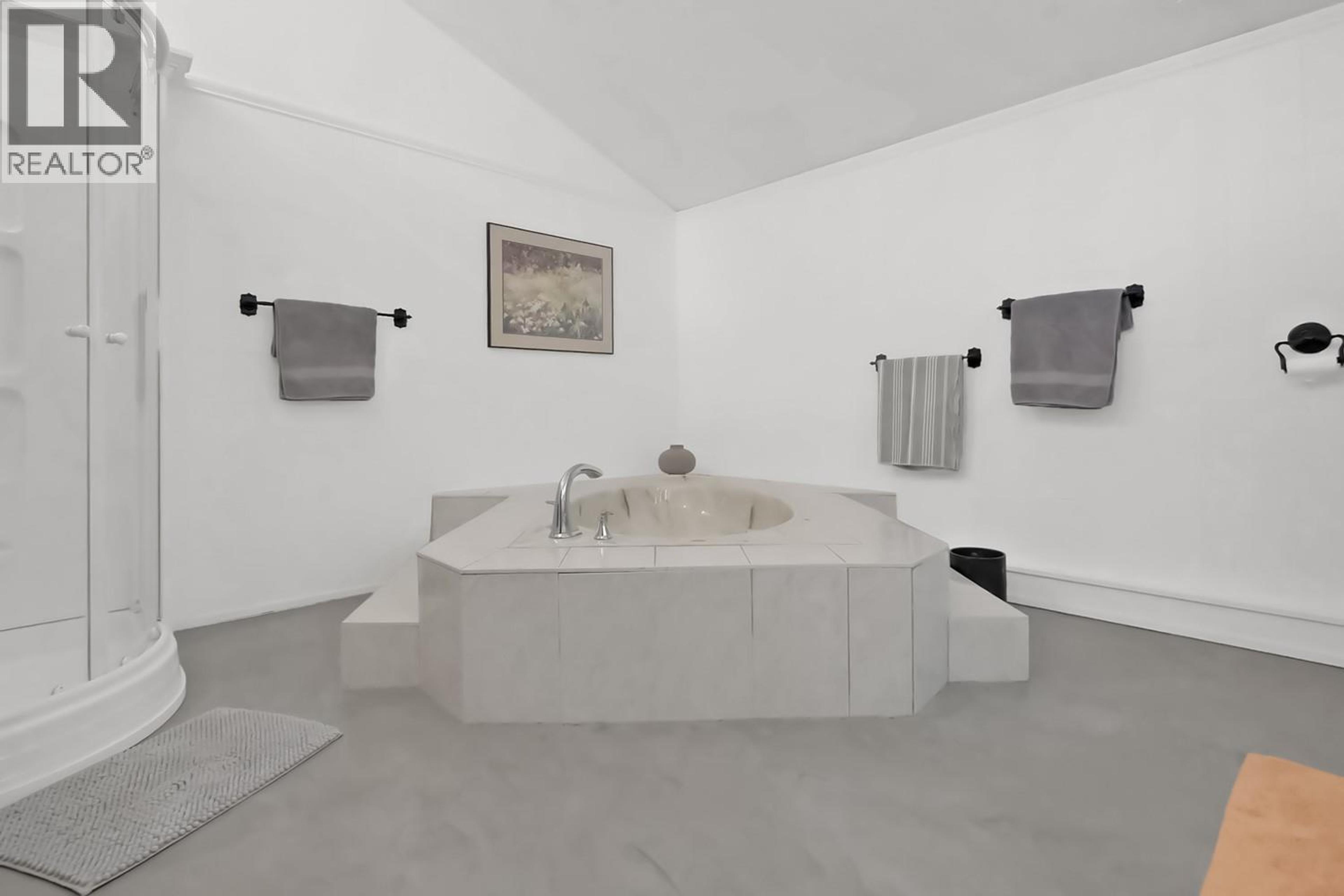 5290 TREPANIER BENCH ROAD - 20