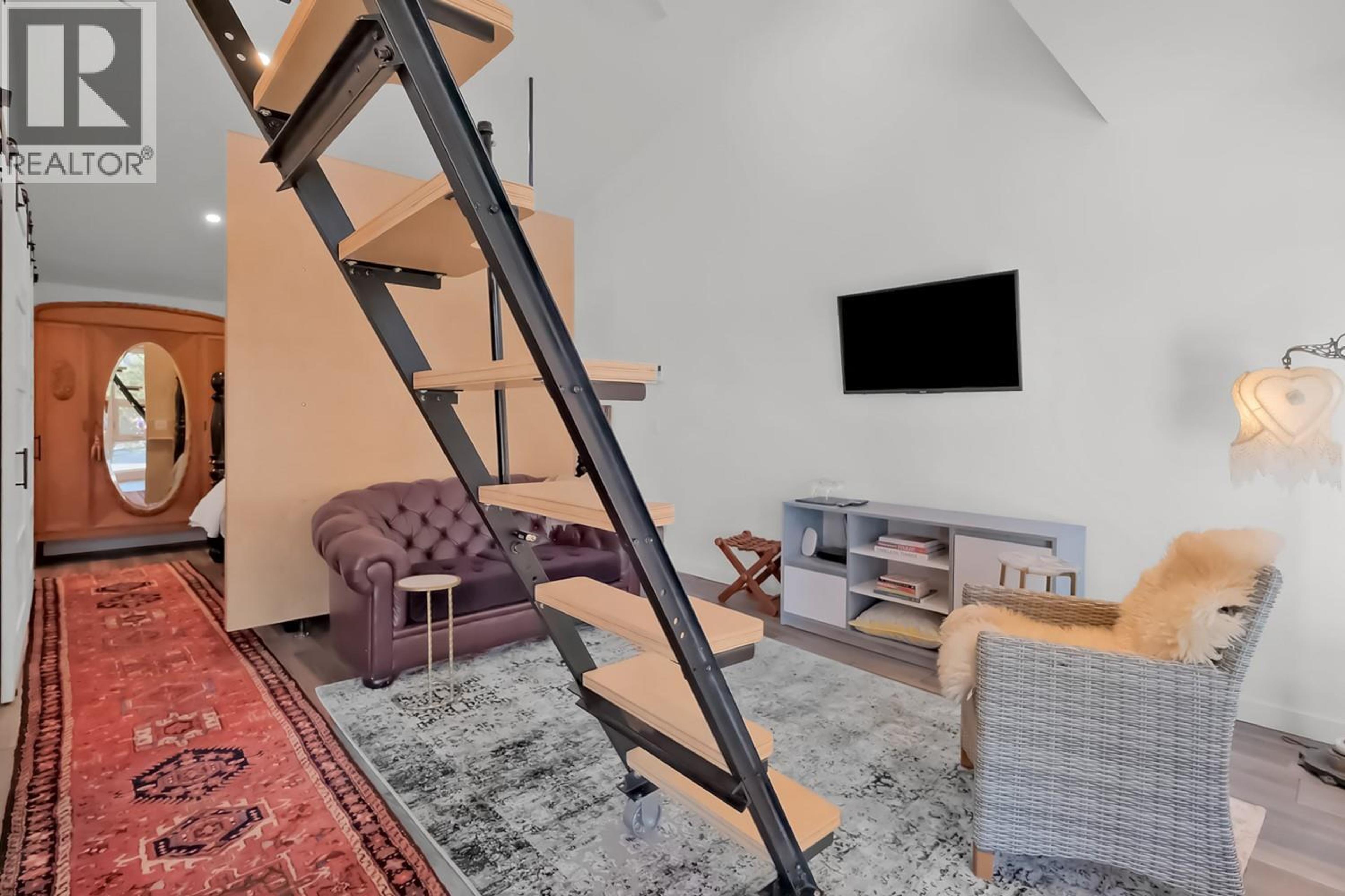 5290 TREPANIER BENCH ROAD - 26