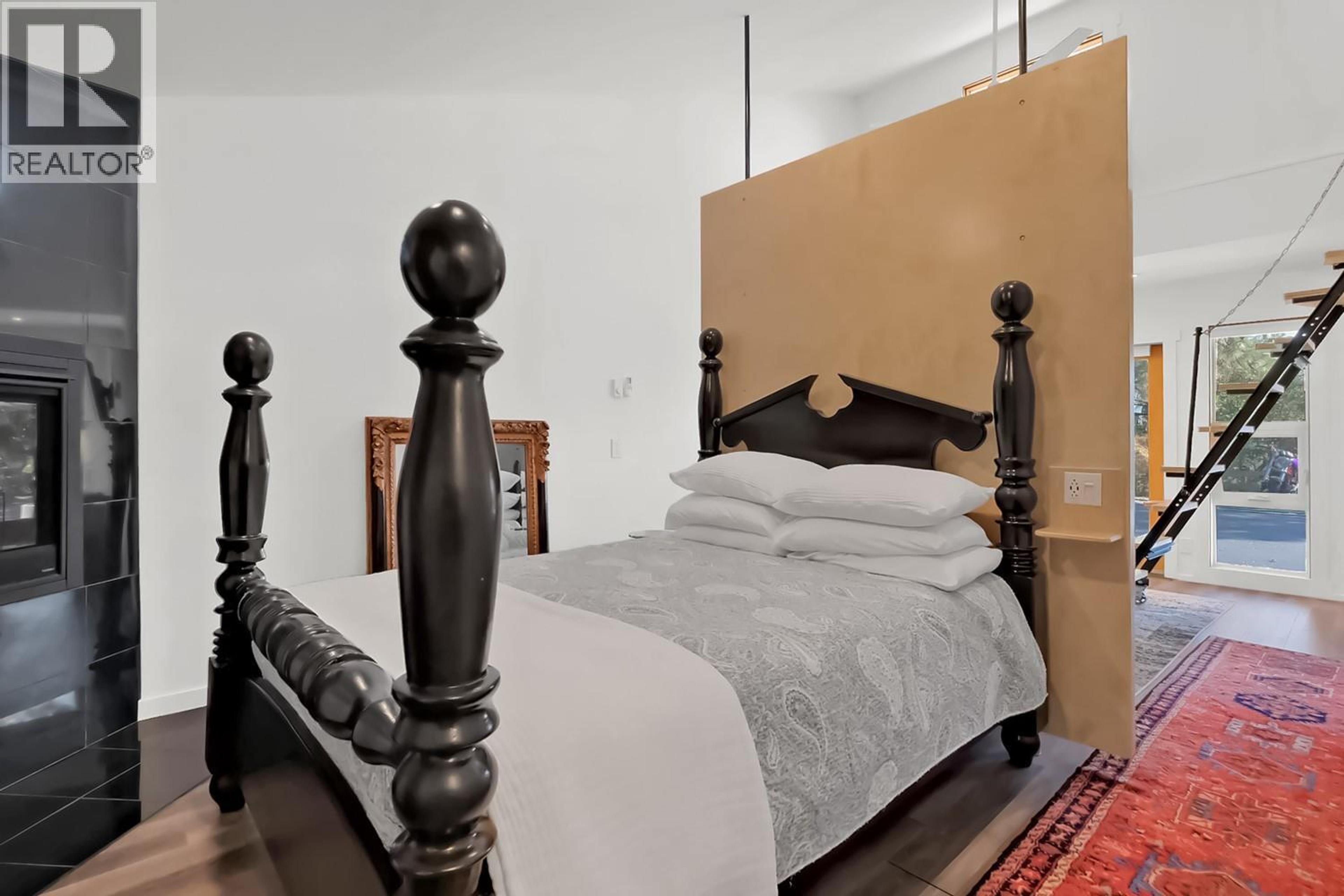 5290 TREPANIER BENCH ROAD - 27