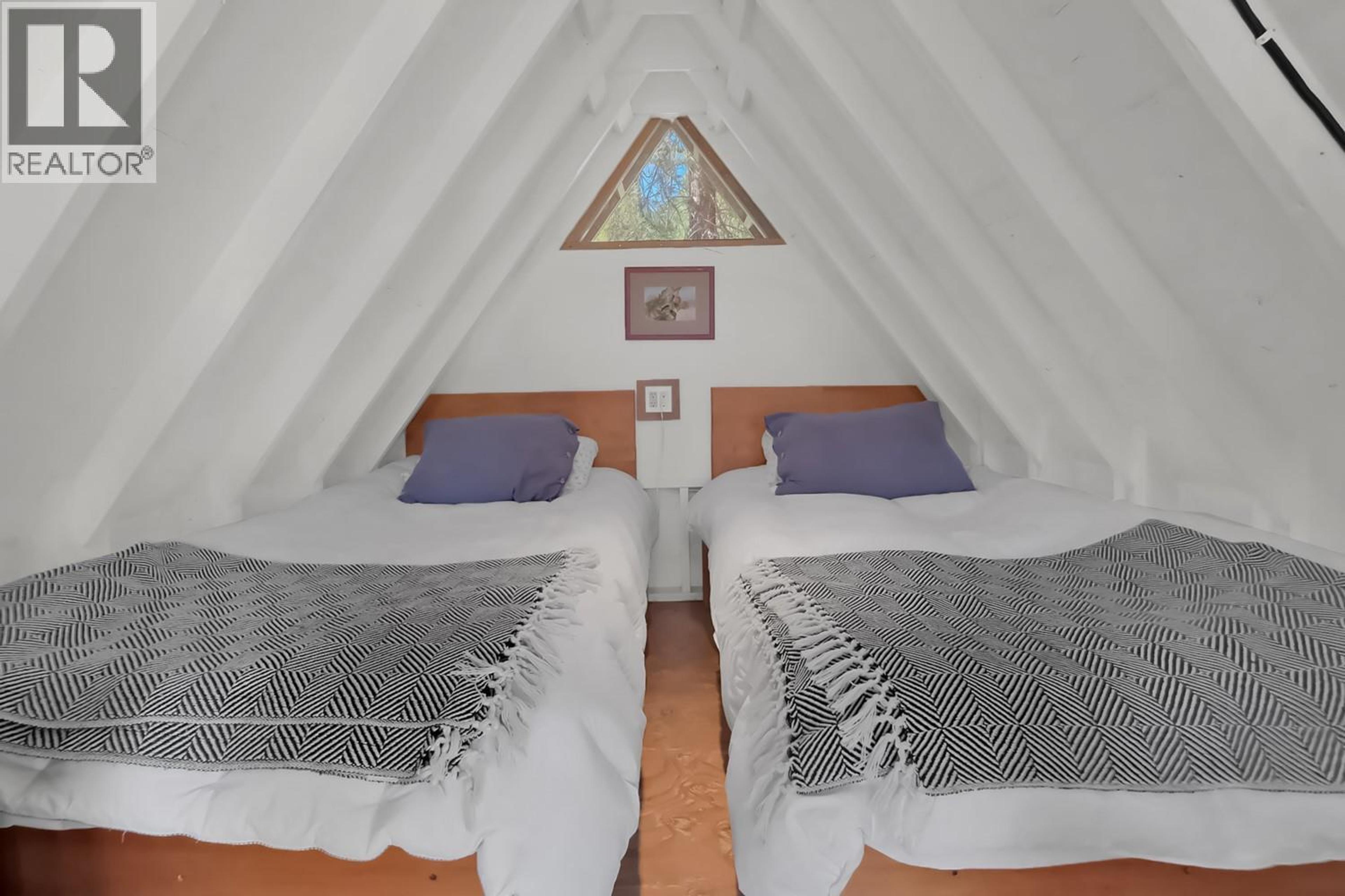 5290 TREPANIER BENCH ROAD - 35