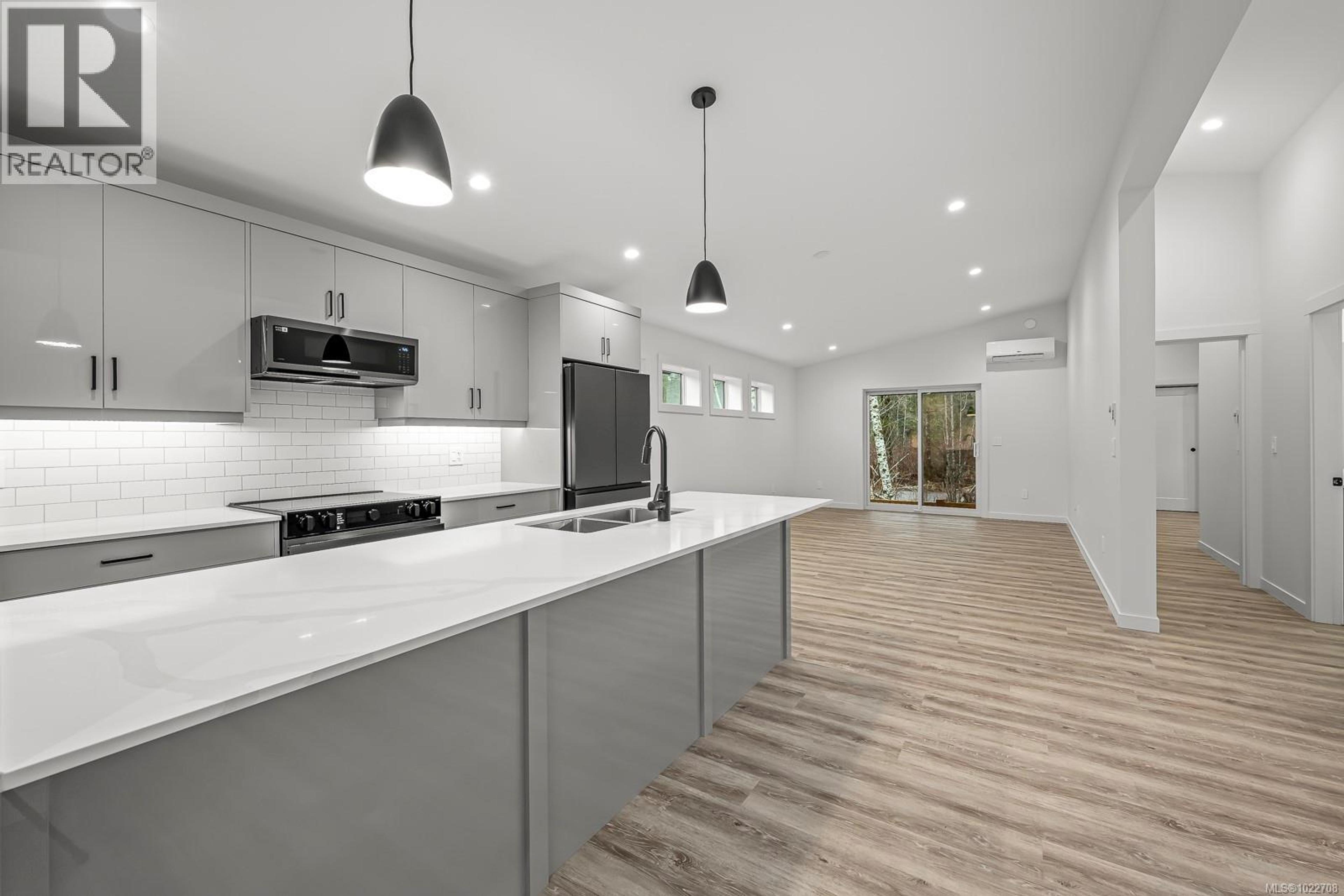 #42 3025 ROYSTON RD - 4