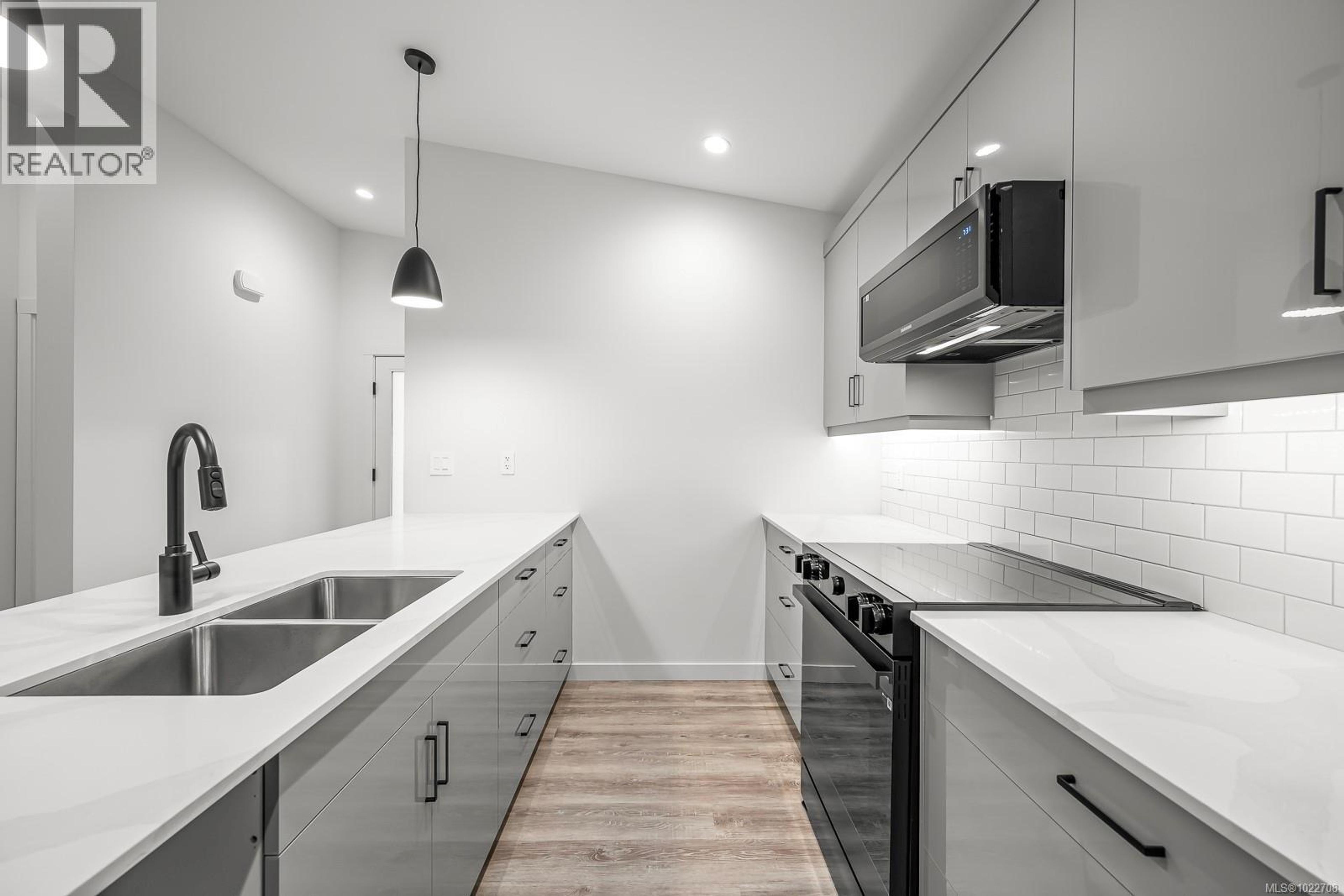 #42 3025 ROYSTON RD - 9