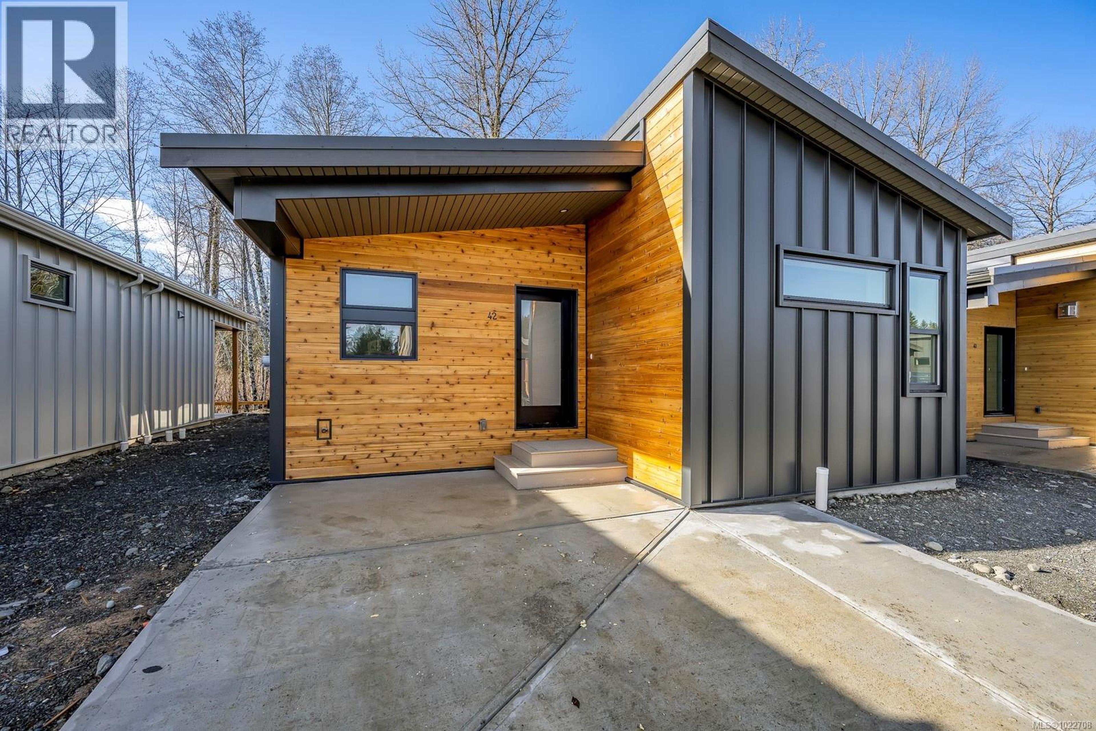 #42 3025 ROYSTON RD - Image 2