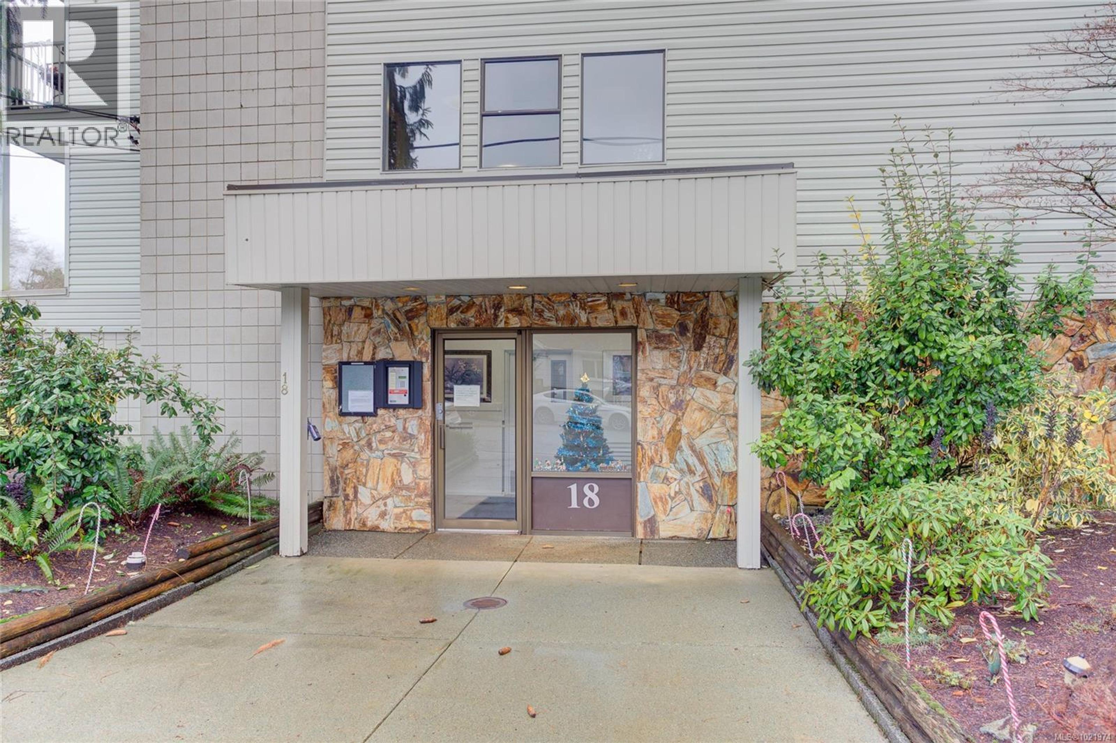 #206 18 KING GEORGE ST - Image 2