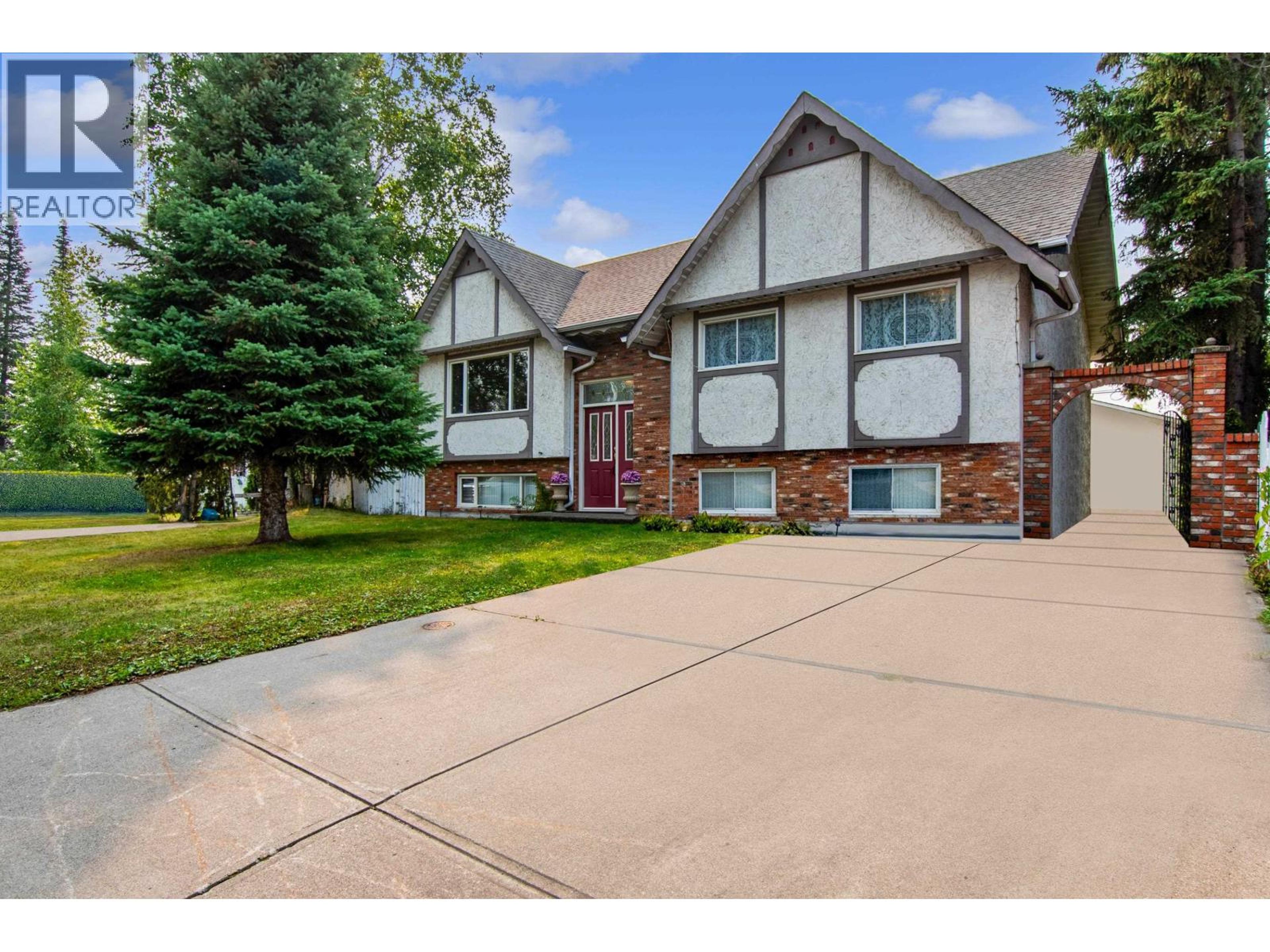 2438 MCBRIDE CRESCENT - Main Image