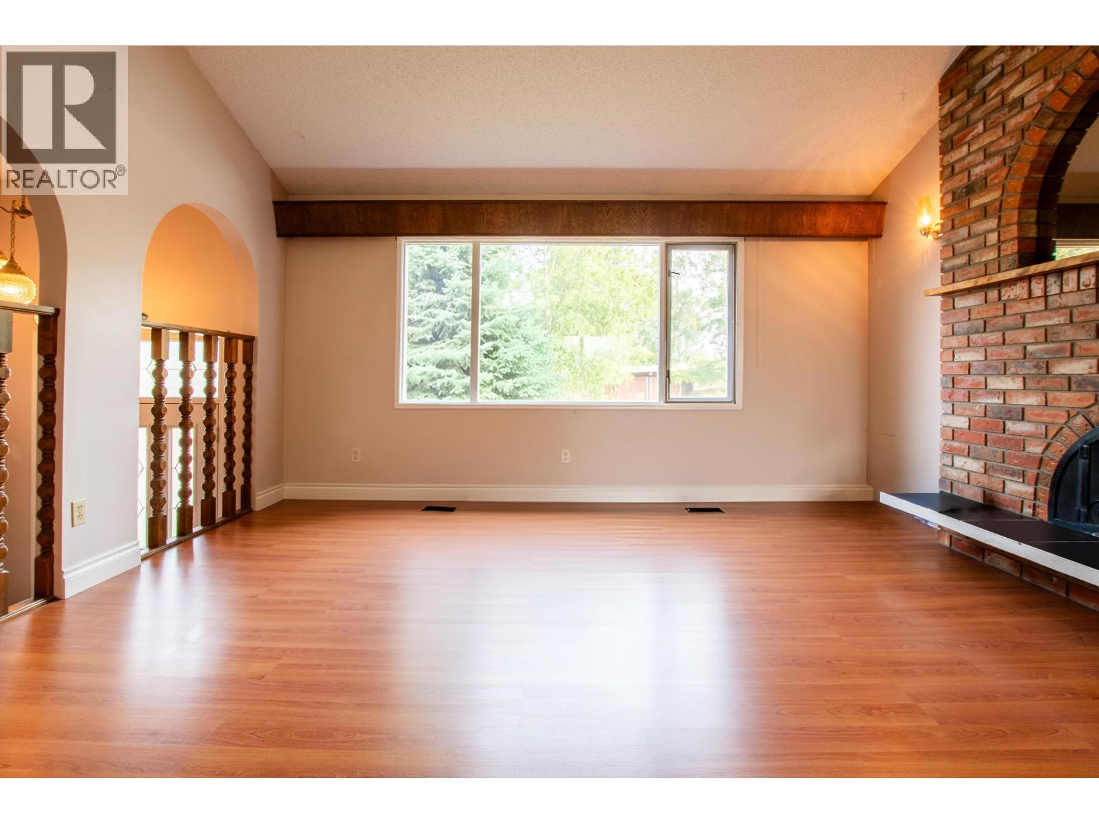 2438 MCBRIDE CRESCENT - 11