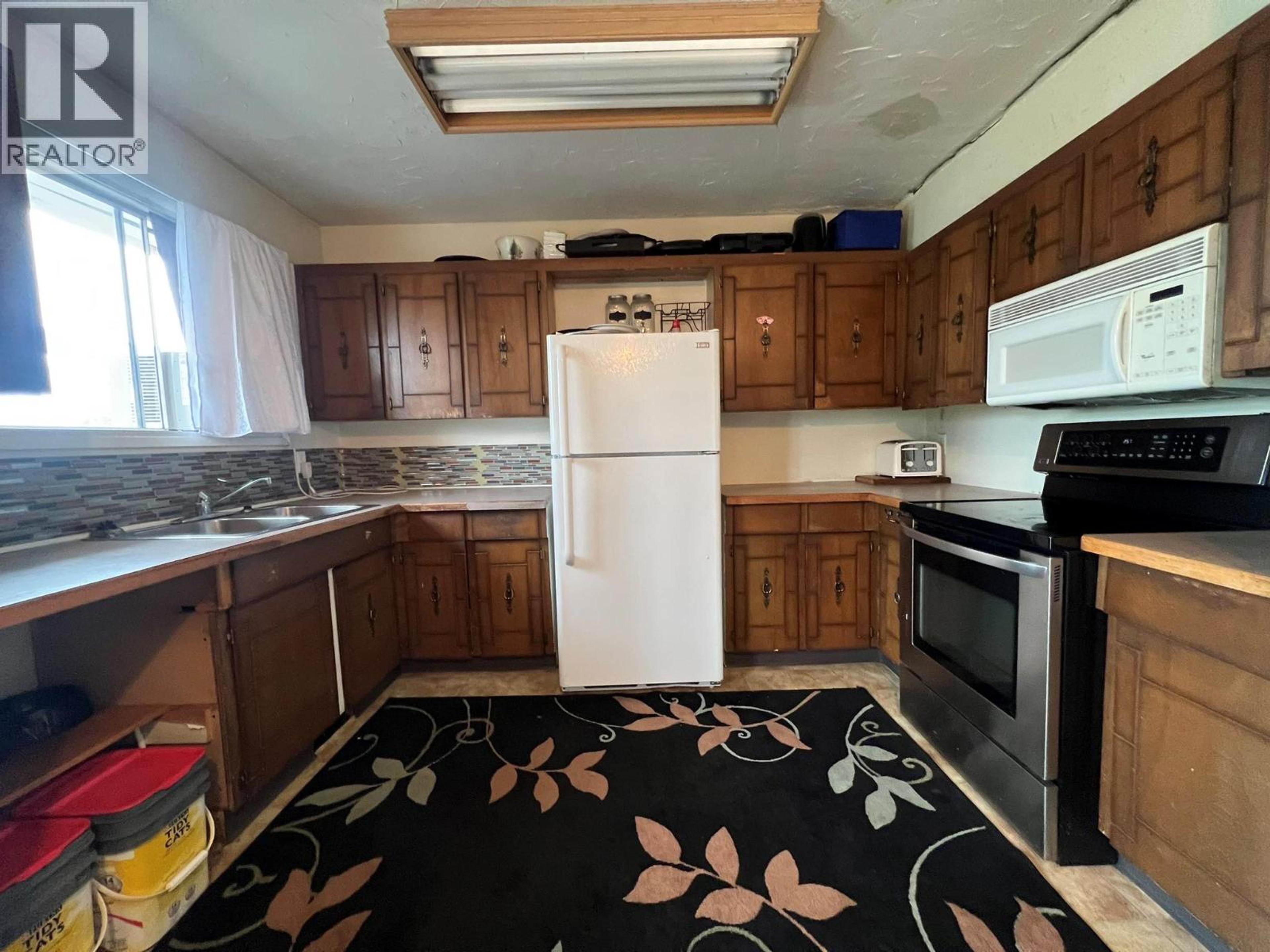 2376 QUILCHENA AVENUE - 14