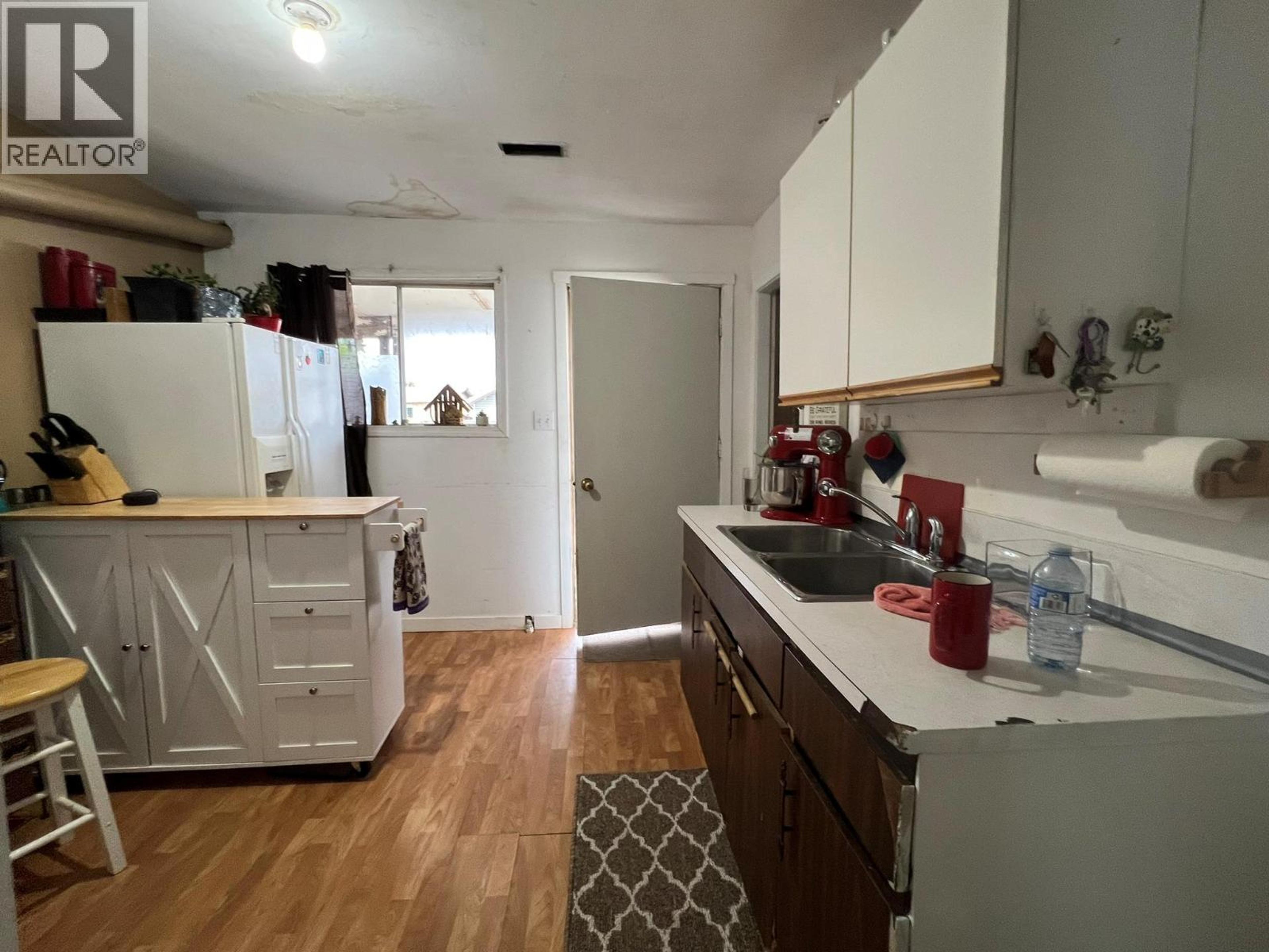 2376 QUILCHENA AVENUE - 6