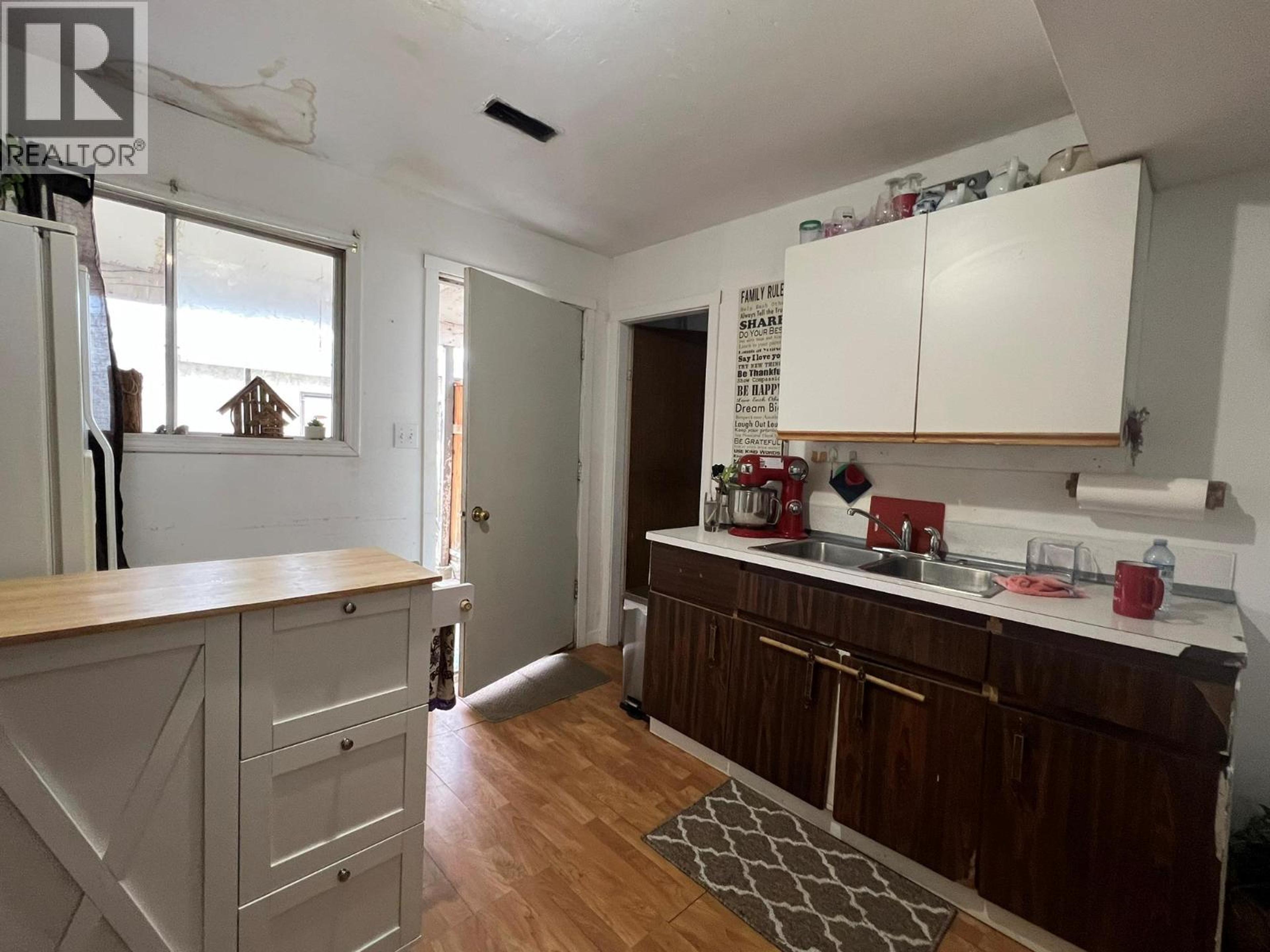 2376 QUILCHENA AVENUE - 7