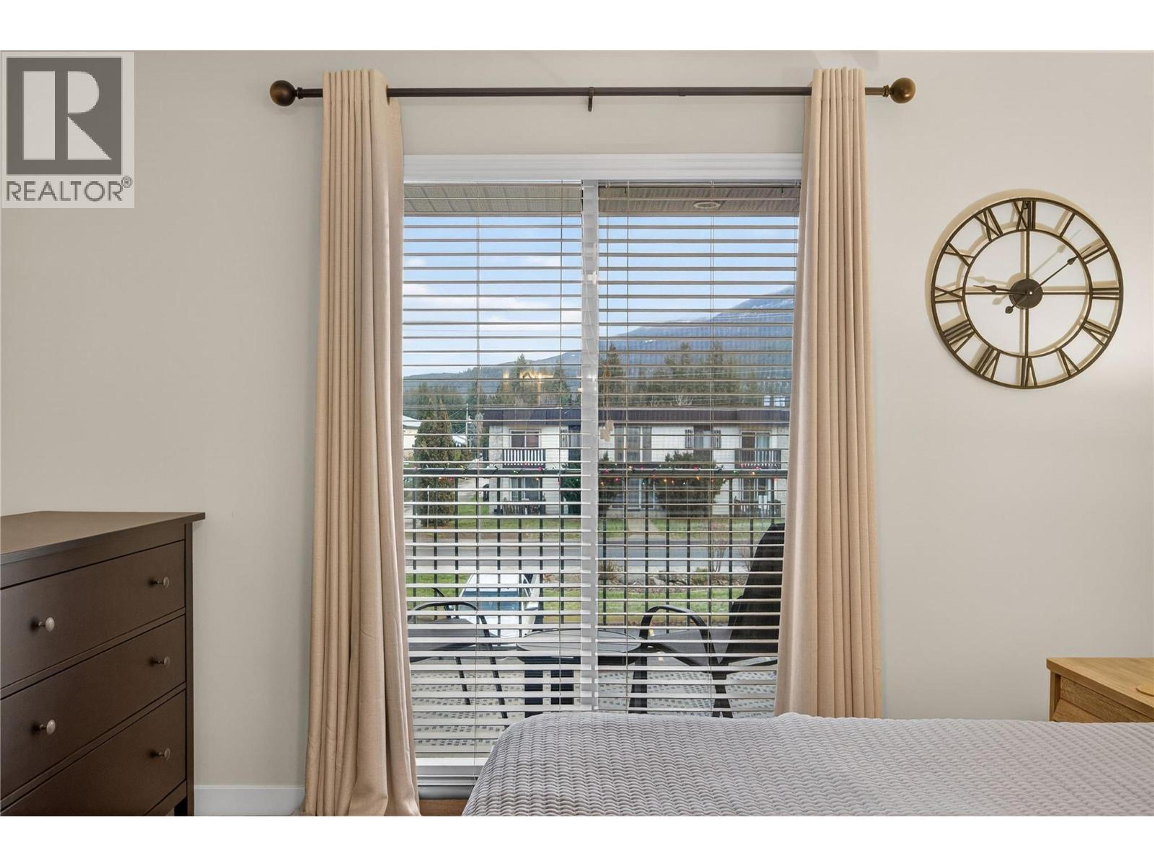 #206 1002 RIVERSIDE AVENUE - 27