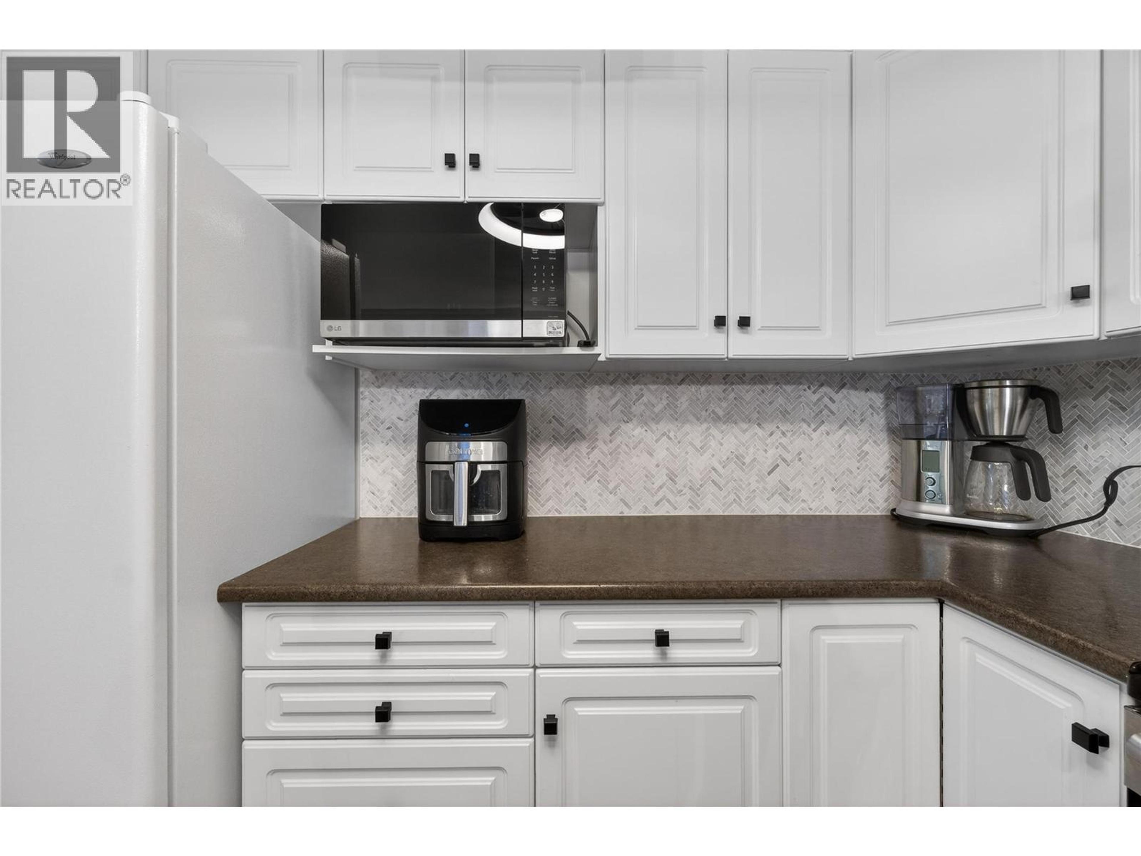 #206 1002 RIVERSIDE AVENUE - 19