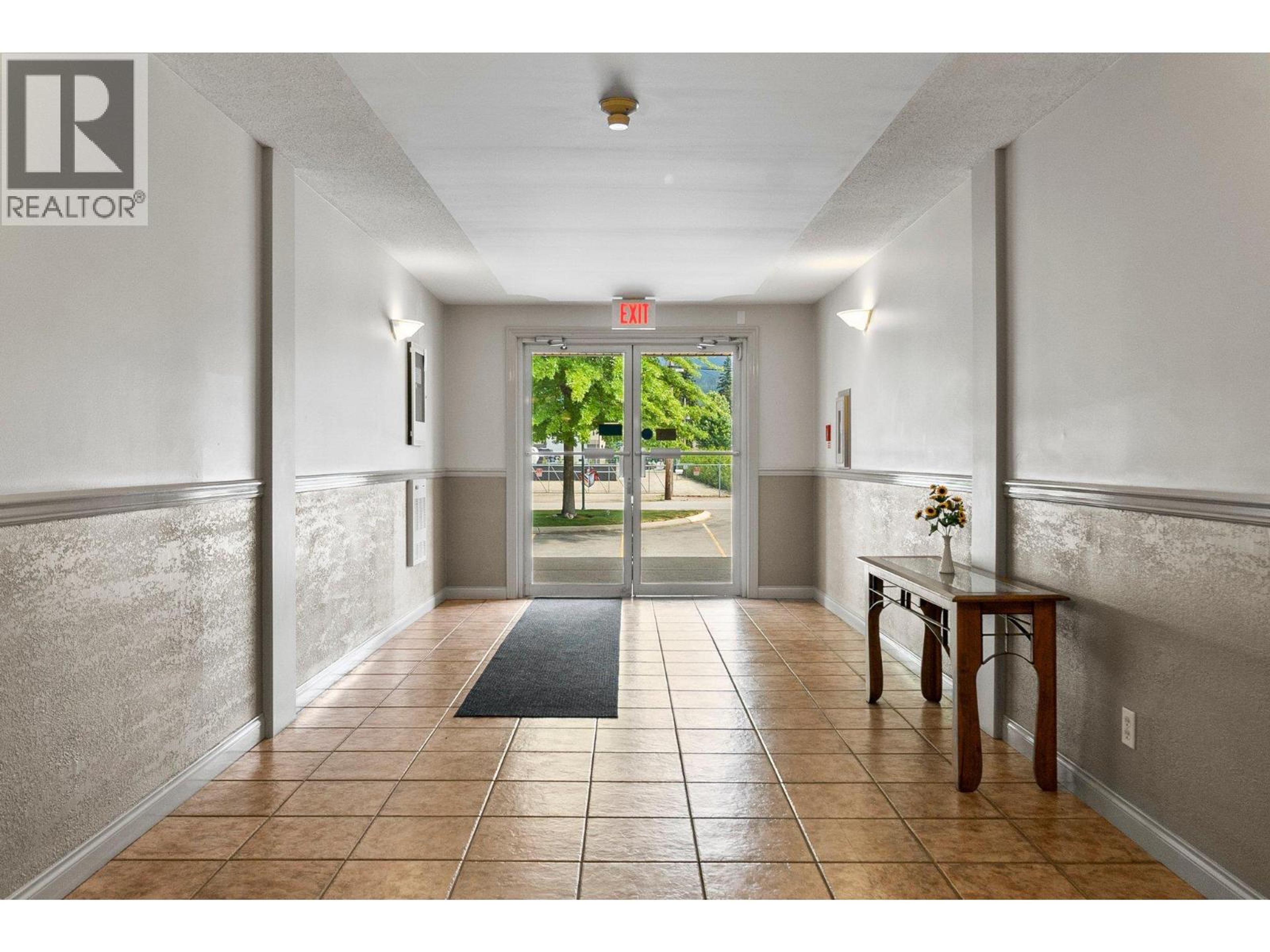 #206 1002 RIVERSIDE AVENUE - 47