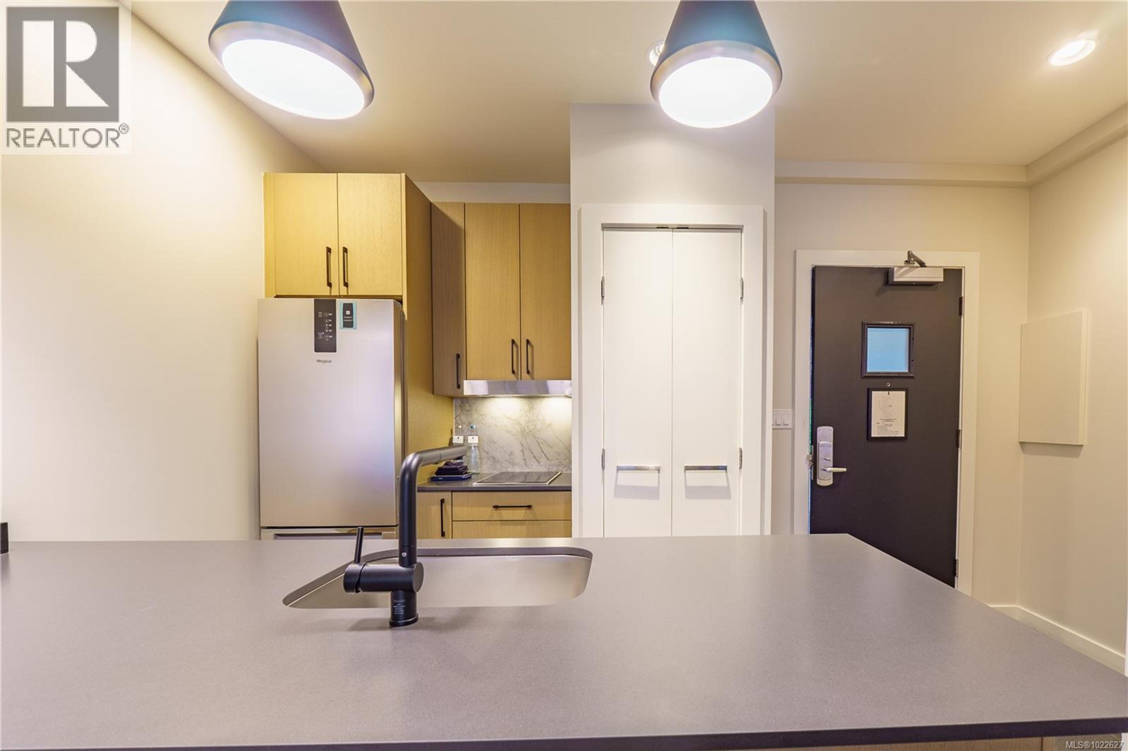 #1601 596 MARINE DR - 11