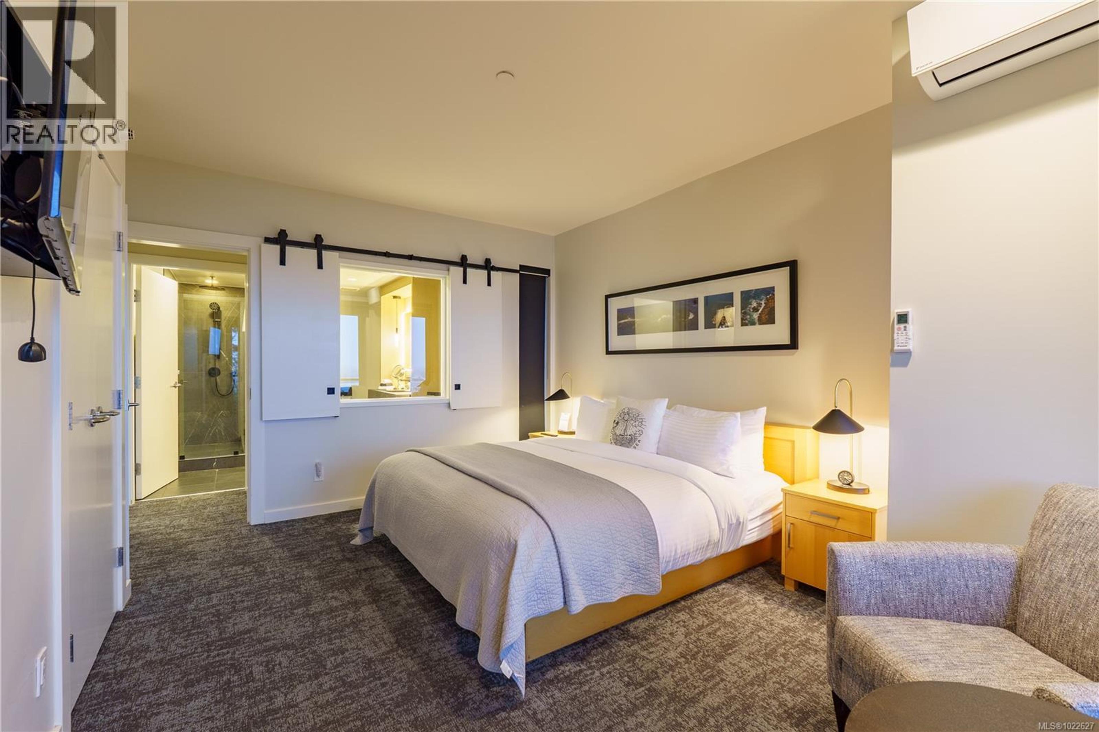 #1601 596 MARINE DR - 14