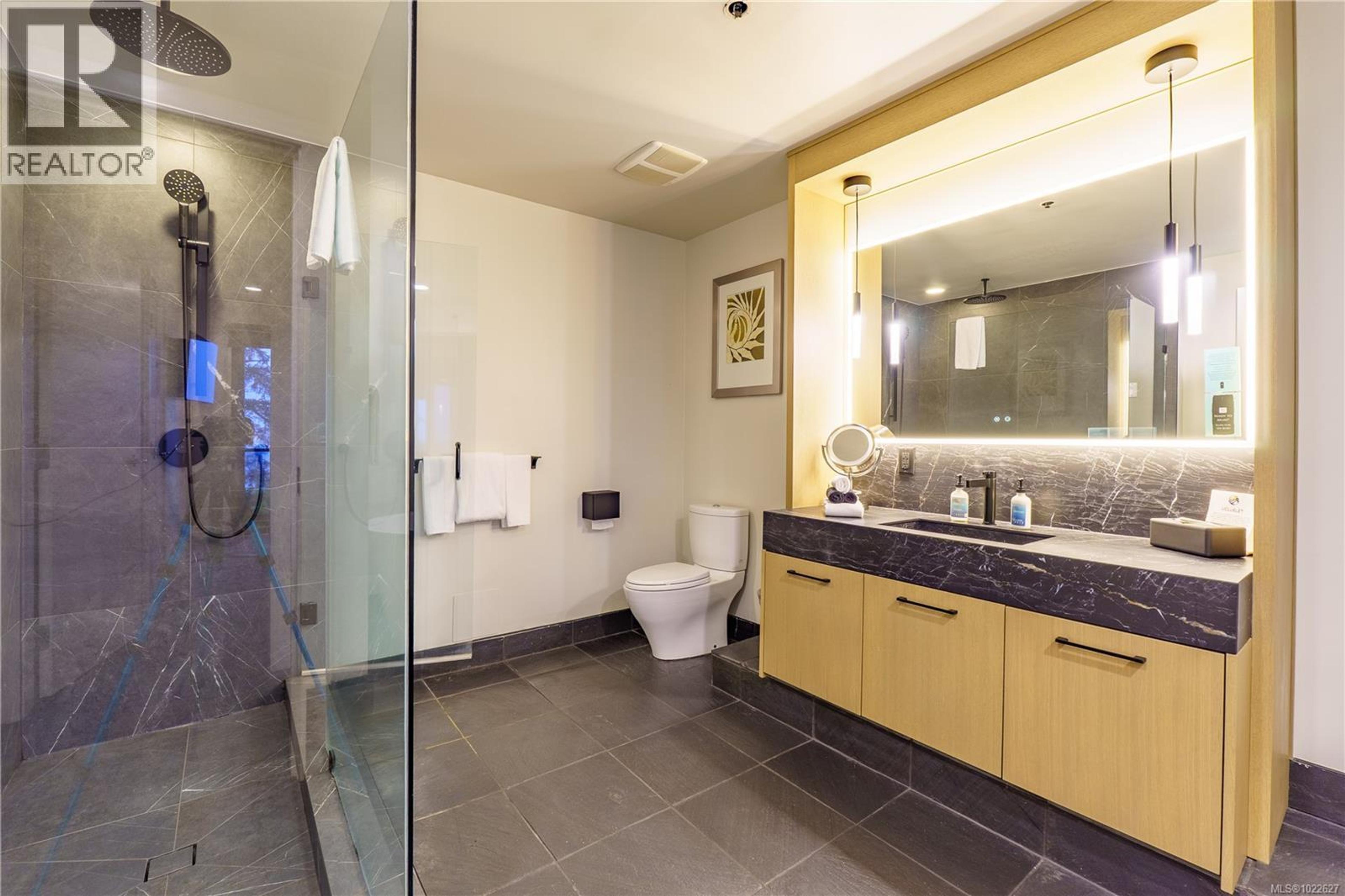 #1601 596 MARINE DR - 19