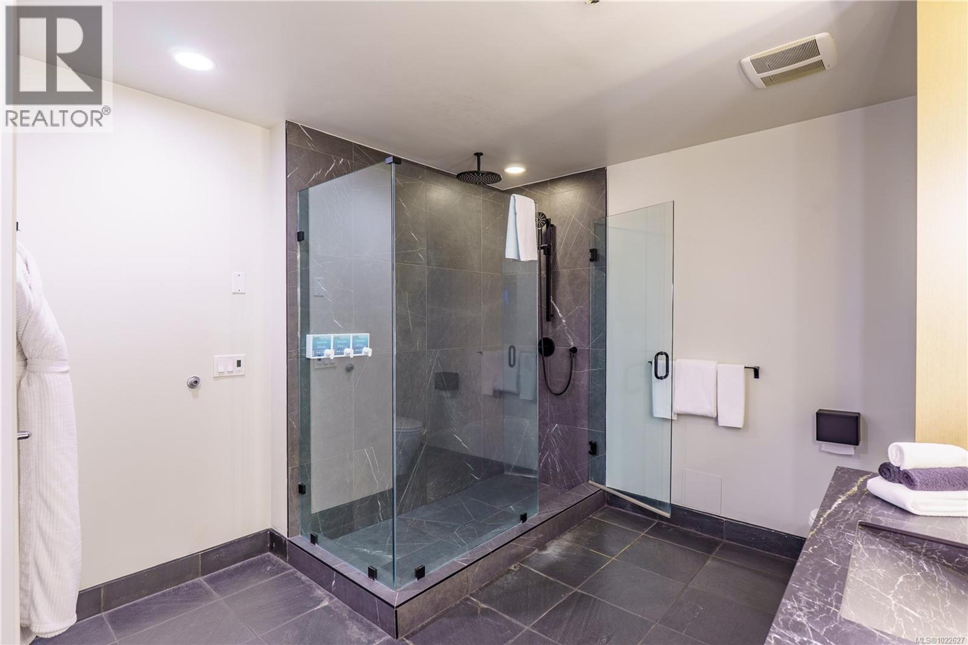 #1601 596 MARINE DR - 20