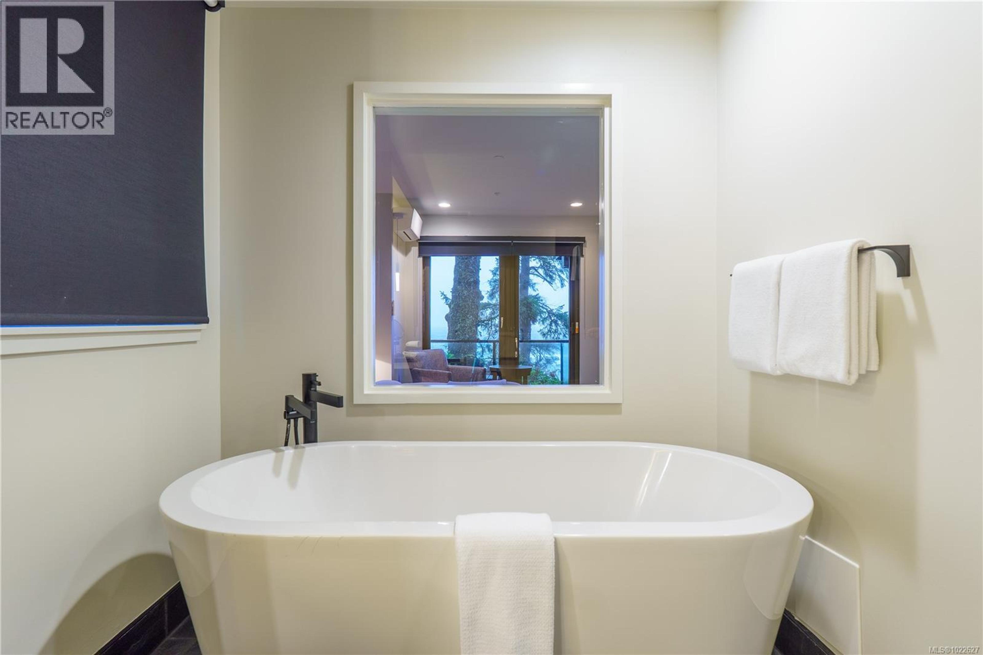 #1601 596 MARINE DR - 21